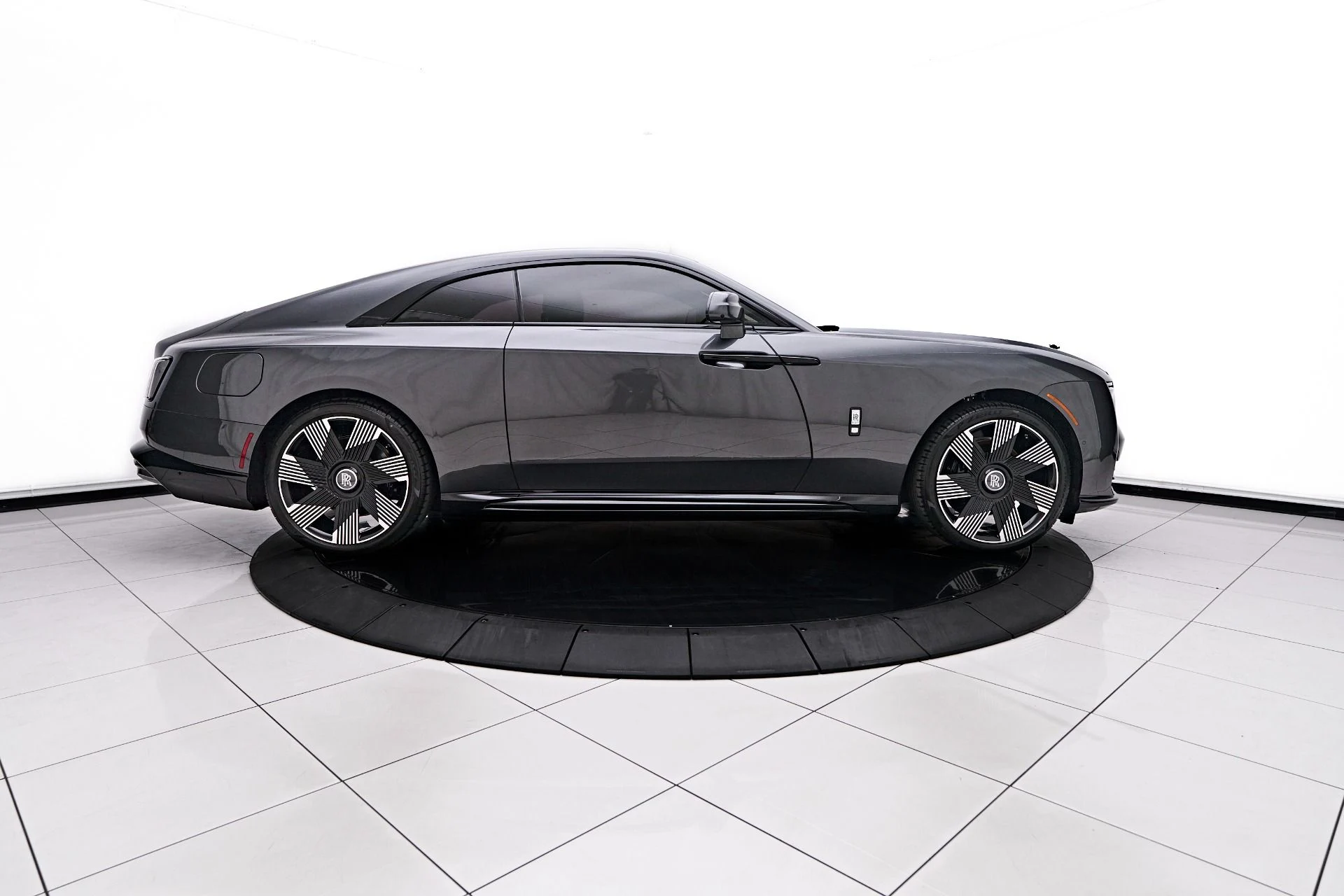 mph014_2552430035_Used_2025_Rolls_Royce_Spectre_1755107741_a6b514a2a7