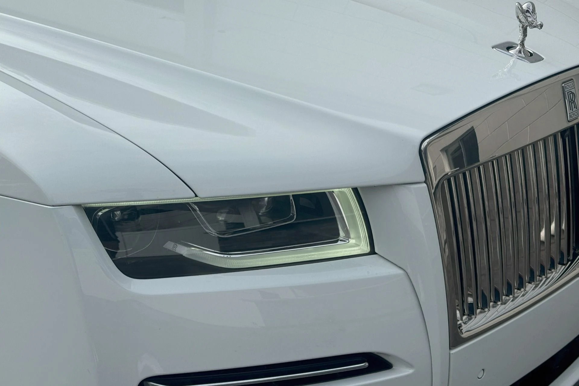 mph014_2553791340_Used_2022_Rolls_Royce_Ghost_1751353922_6e8dde9d3b