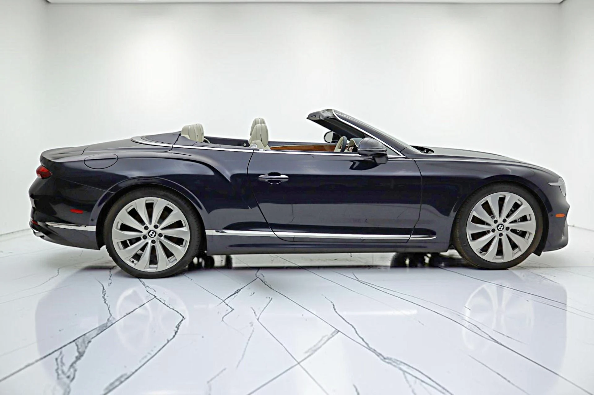 mph014_2556983509_New_2026_Bentley_Continental_GTC_e9a5b39297