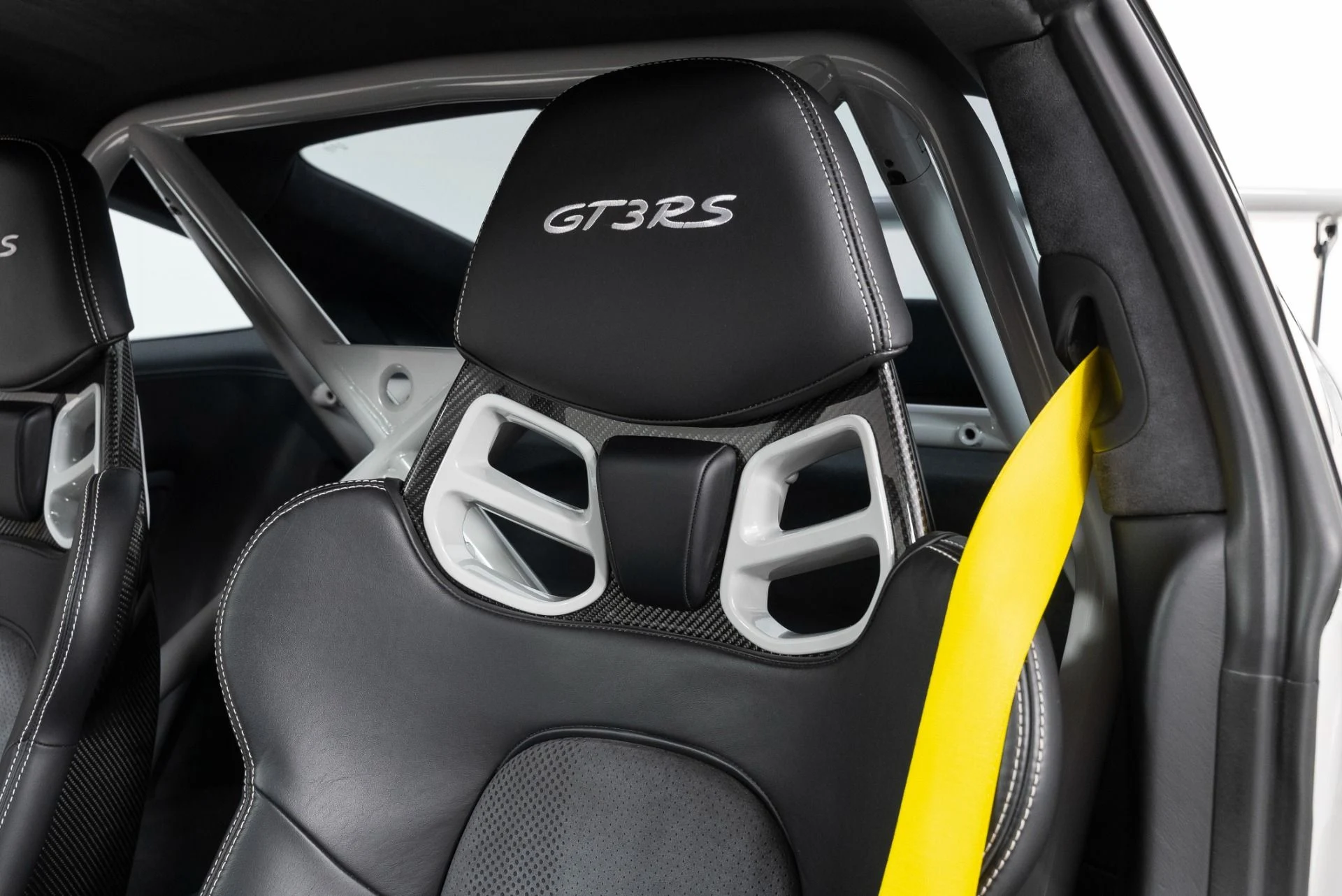 mph014_2559785879_Used_2019_Porsche_911_GT_3_RS_1758126565_c82f50ce4e