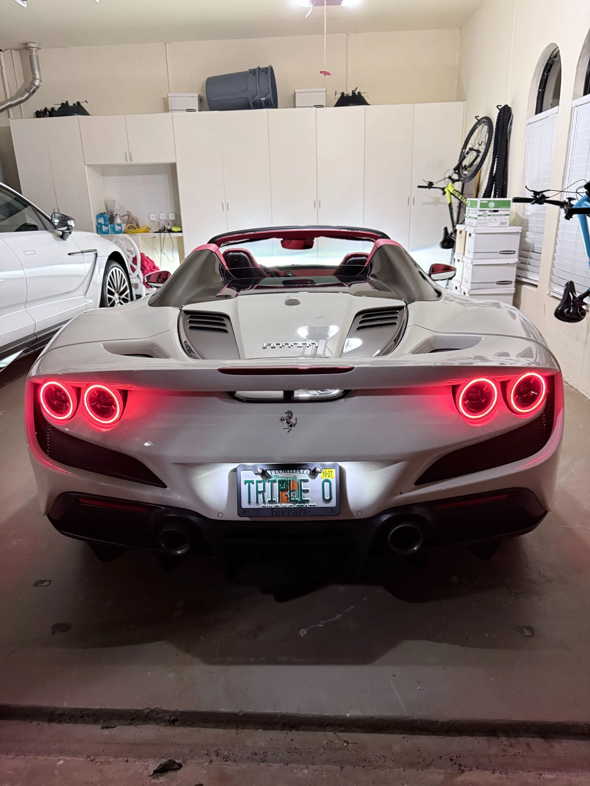 mph014_2560657771_Used_2021_Ferrari_F8_Spider_1761691364_9578d36ffd