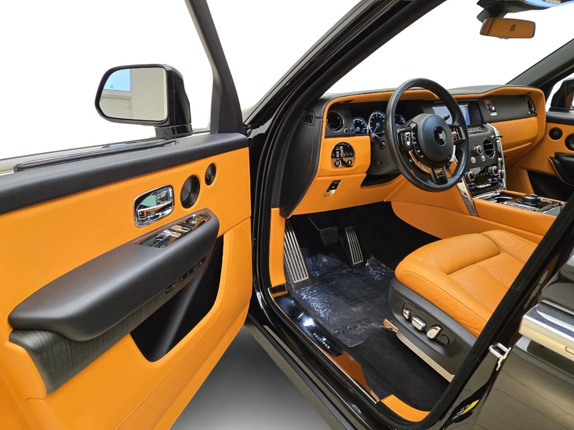 mph014_2560737383_Used_2022_Rolls_Royce_Cullinan_1761806122_86f7b2eeb6