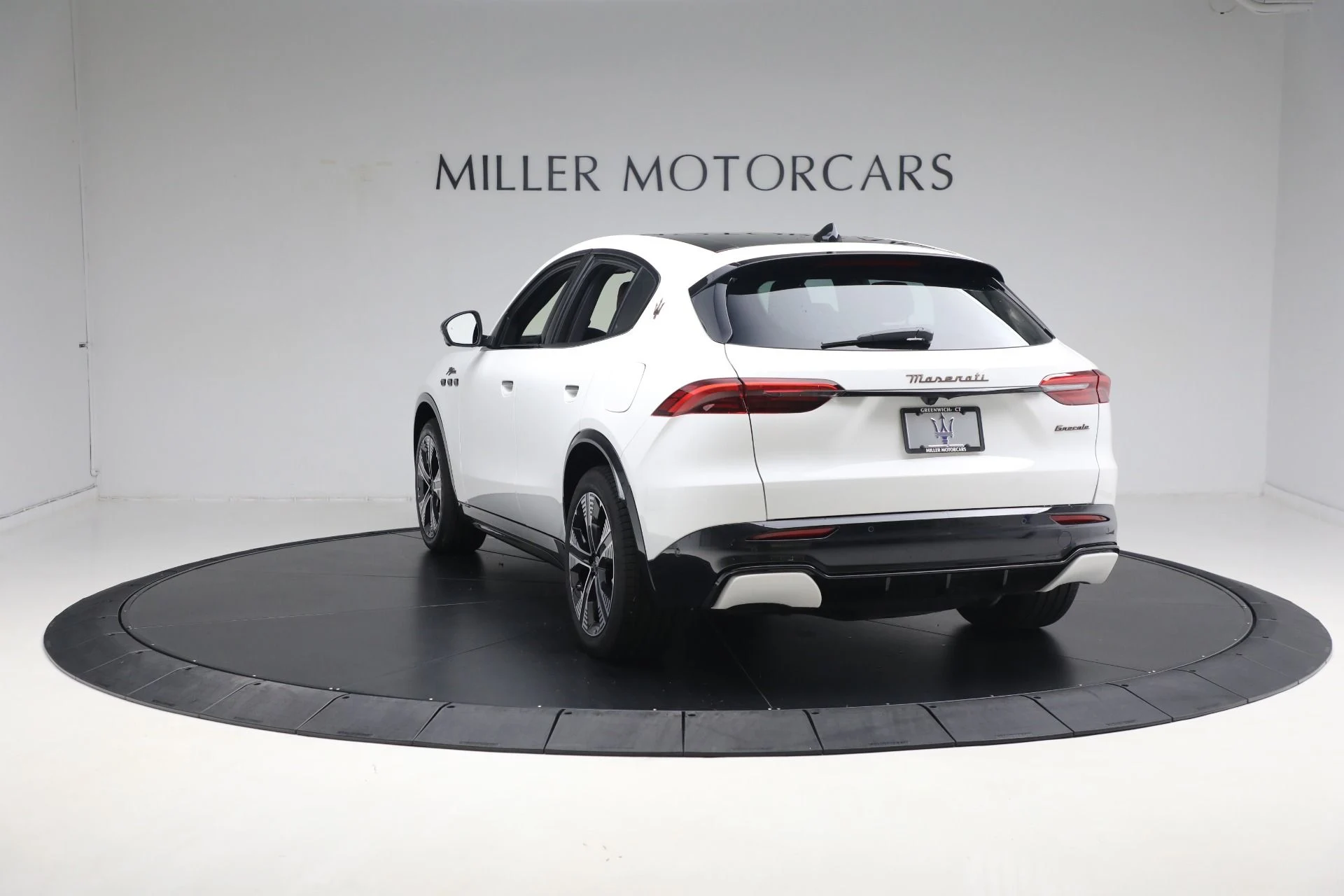 mph014_2563571500_New_2025_Maserati_Grecale_Folgore_8341f7c9ee