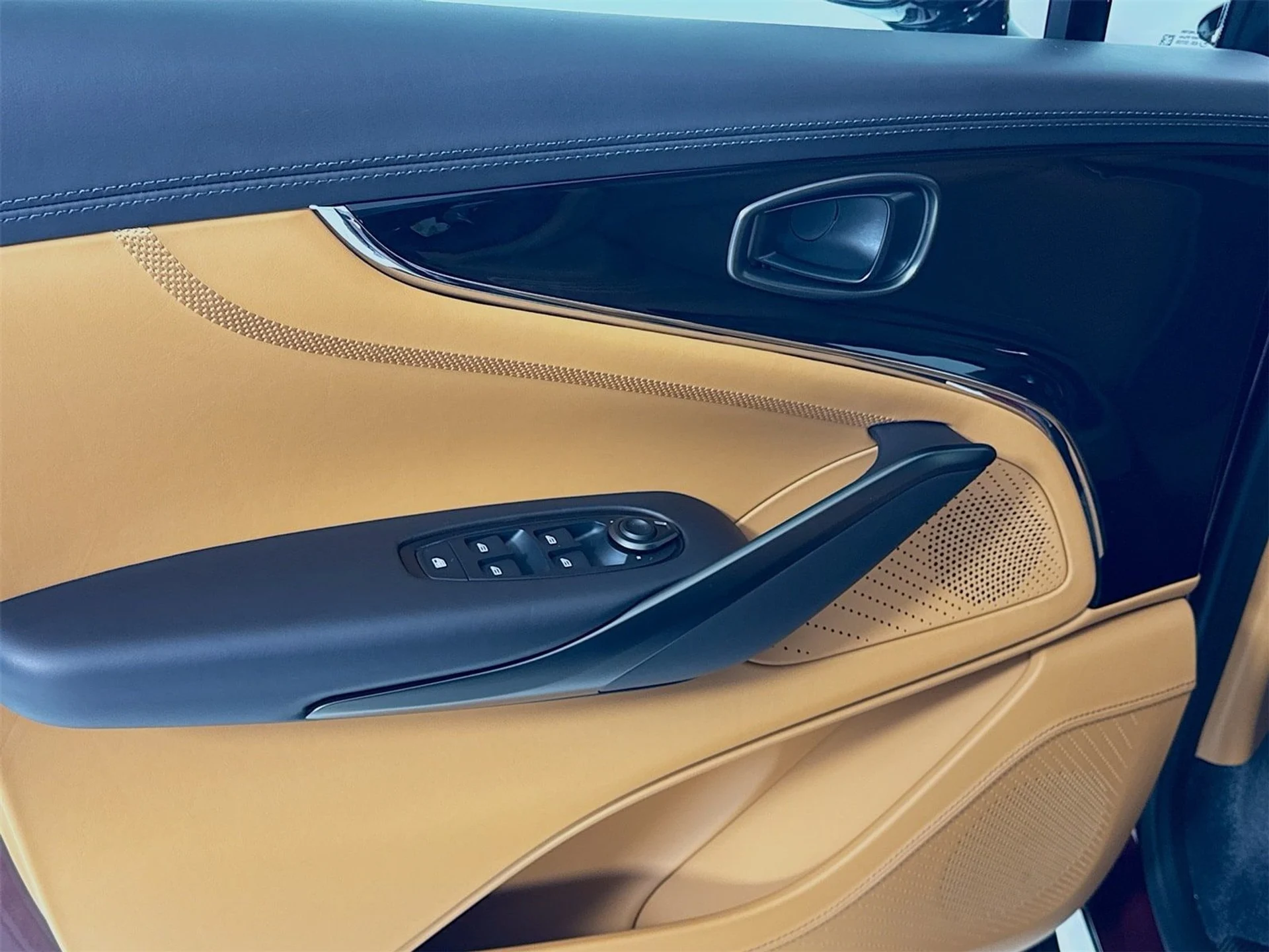 mph014_2567460871_07c91dc1d5338a488413d22ce33bc258x_8e09d814c5