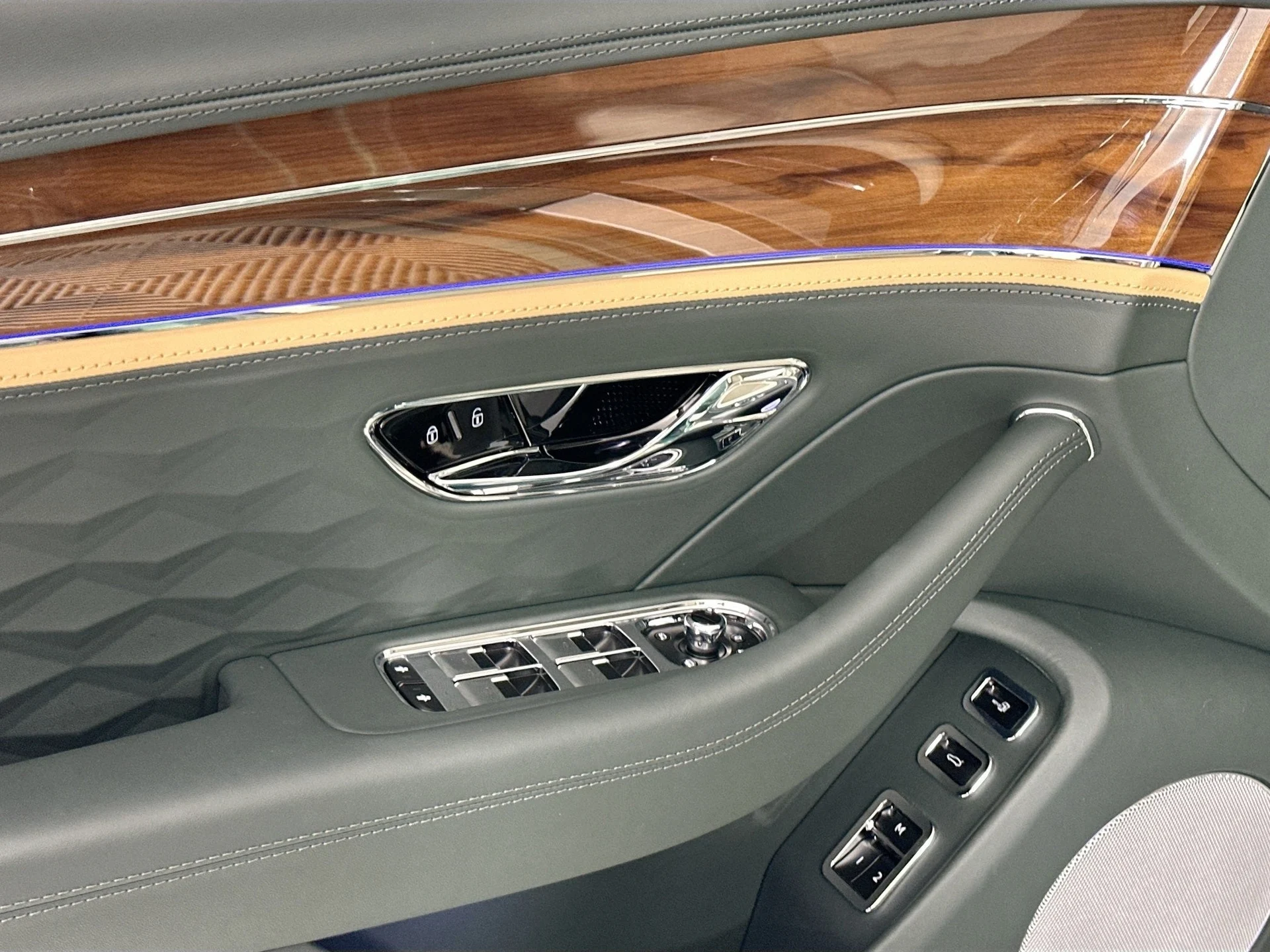 mph014_2568897021_15_fcd7c0ca64