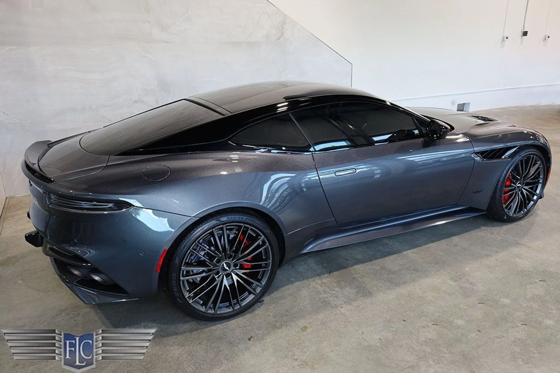 mph014_2571158663_used_2022_aston_martin_dbs_superleggeracoupe_9689_22952406_15_1024_358608b1e1