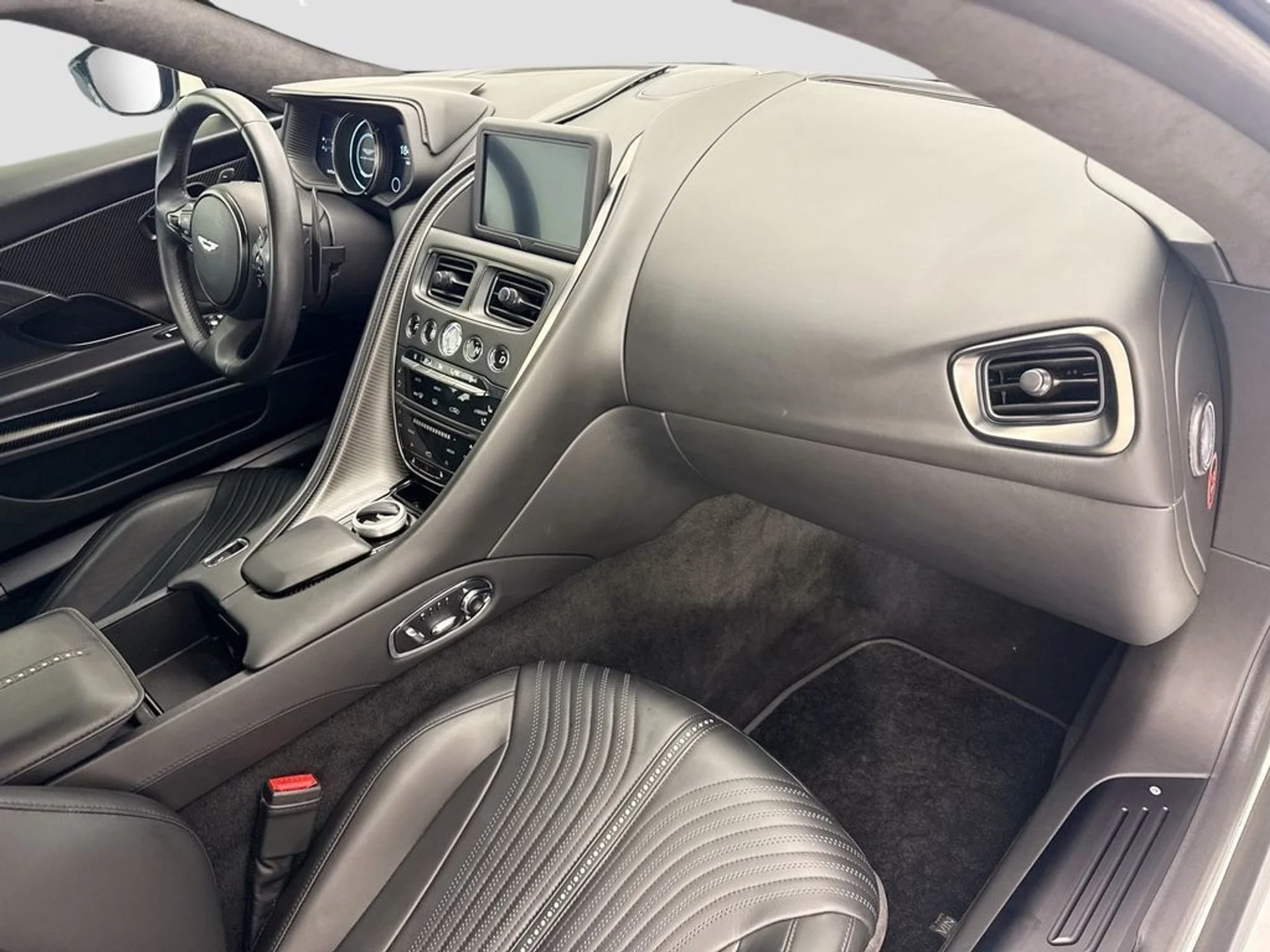 mph014_2571710963_used_2018_aston_martin_db11_v12coupe_8119_23031858_15_1024_1afd2076bb