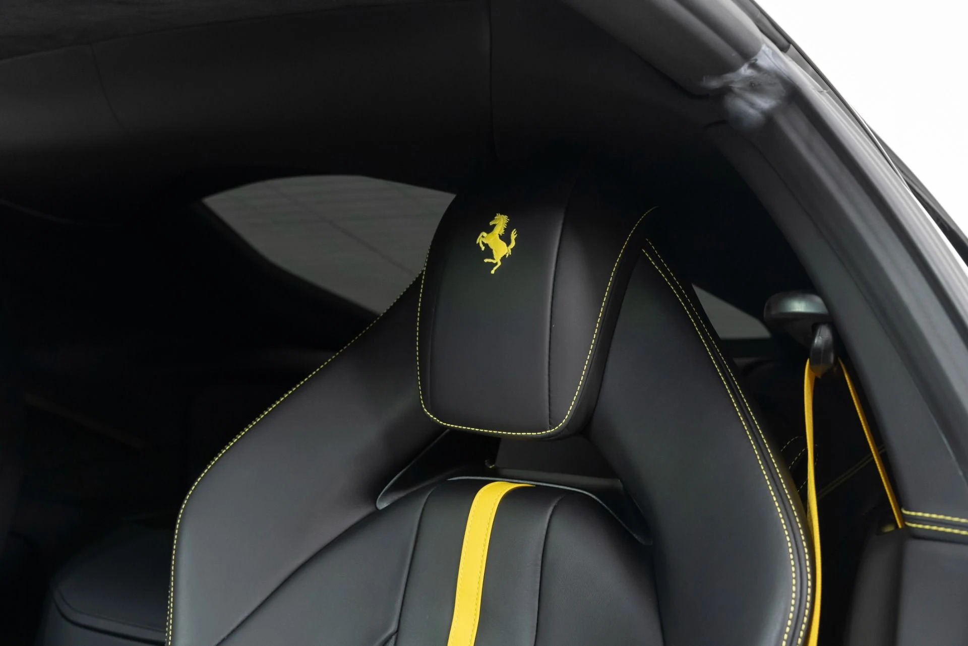 mph014_2575383457_Used_2019_Ferrari_812_Superfast_1719262595_9294368e5f