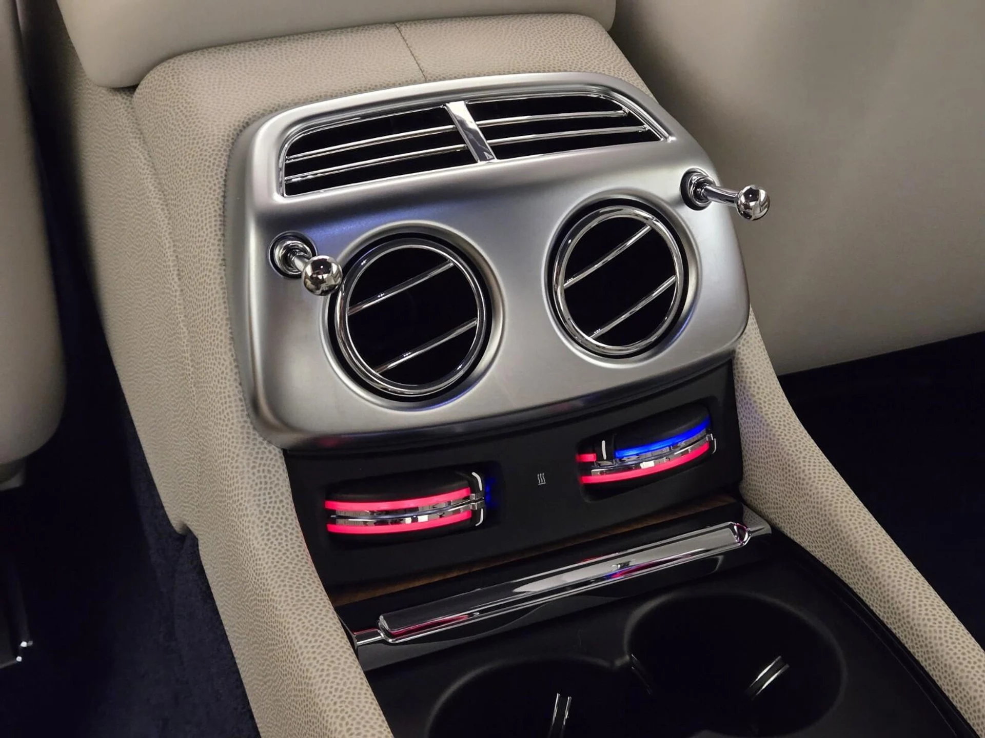 mph014_2576631339_Used_2016_Rolls_Royce_Wraith_1767163710_6f25b52aea