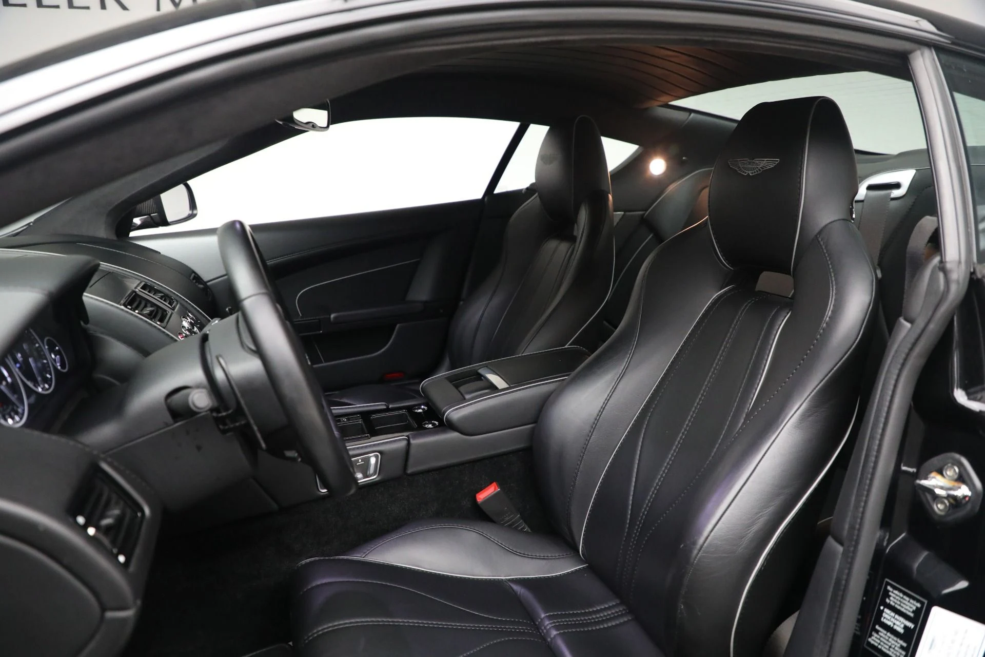 mph014_25774311_Used_2015_Aston_Martin_DB_9_Carbon_Edition_637430fbad