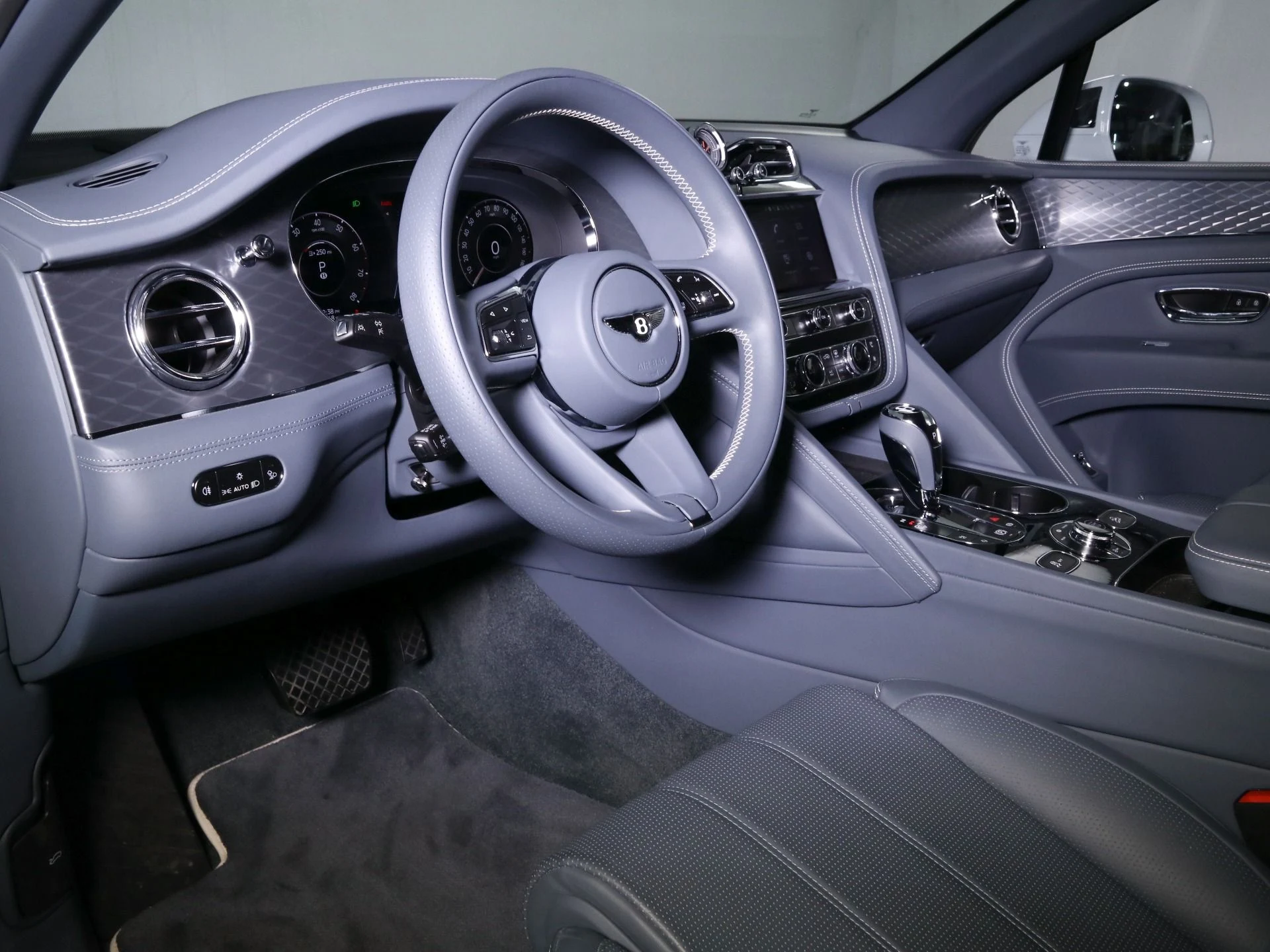 mph014_258763784_Used_2024_Bentley_Bentayga_EWB_1757480370_77277e8560