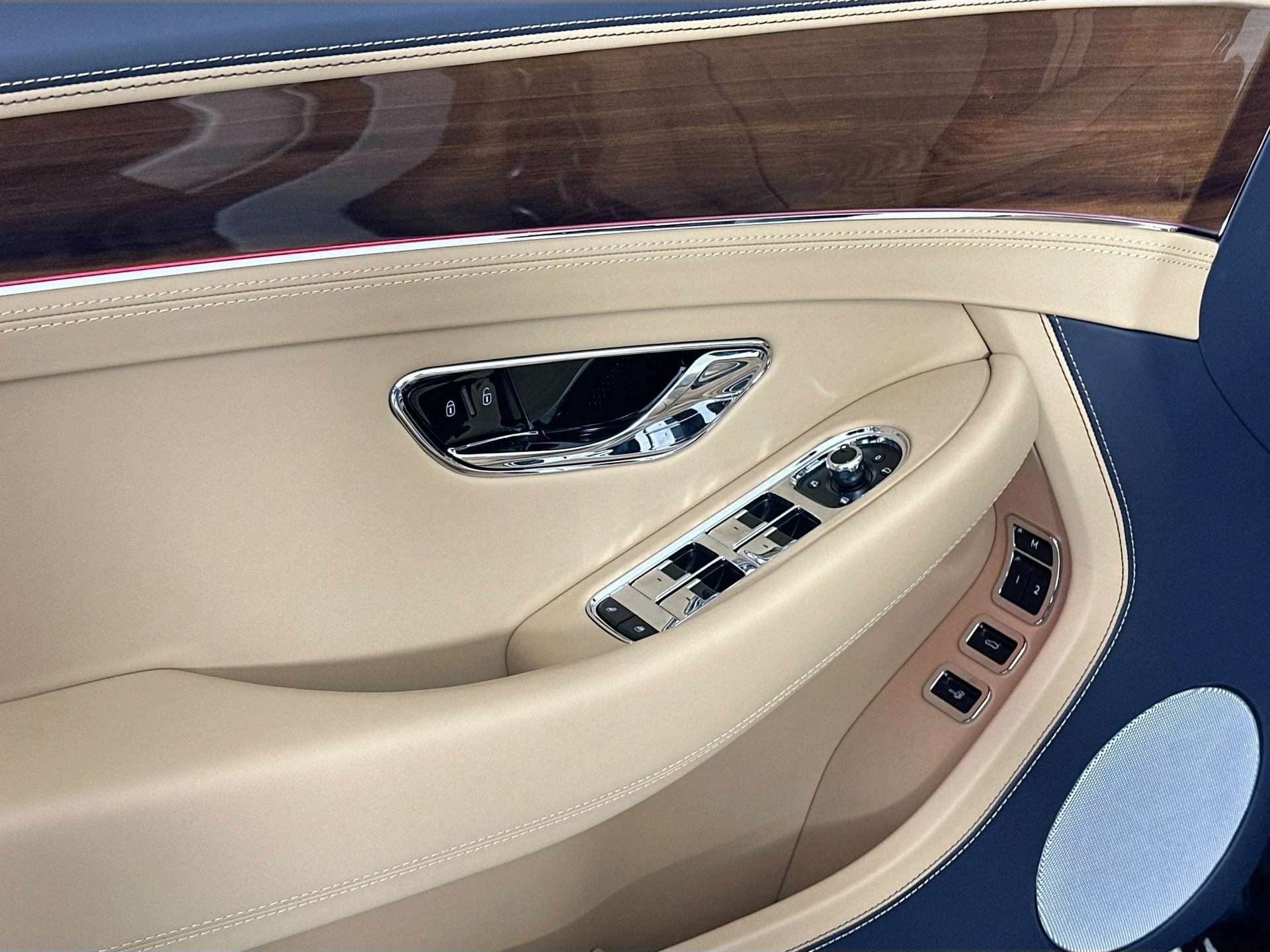 mph014_2591591796_15_5dcee3fd17