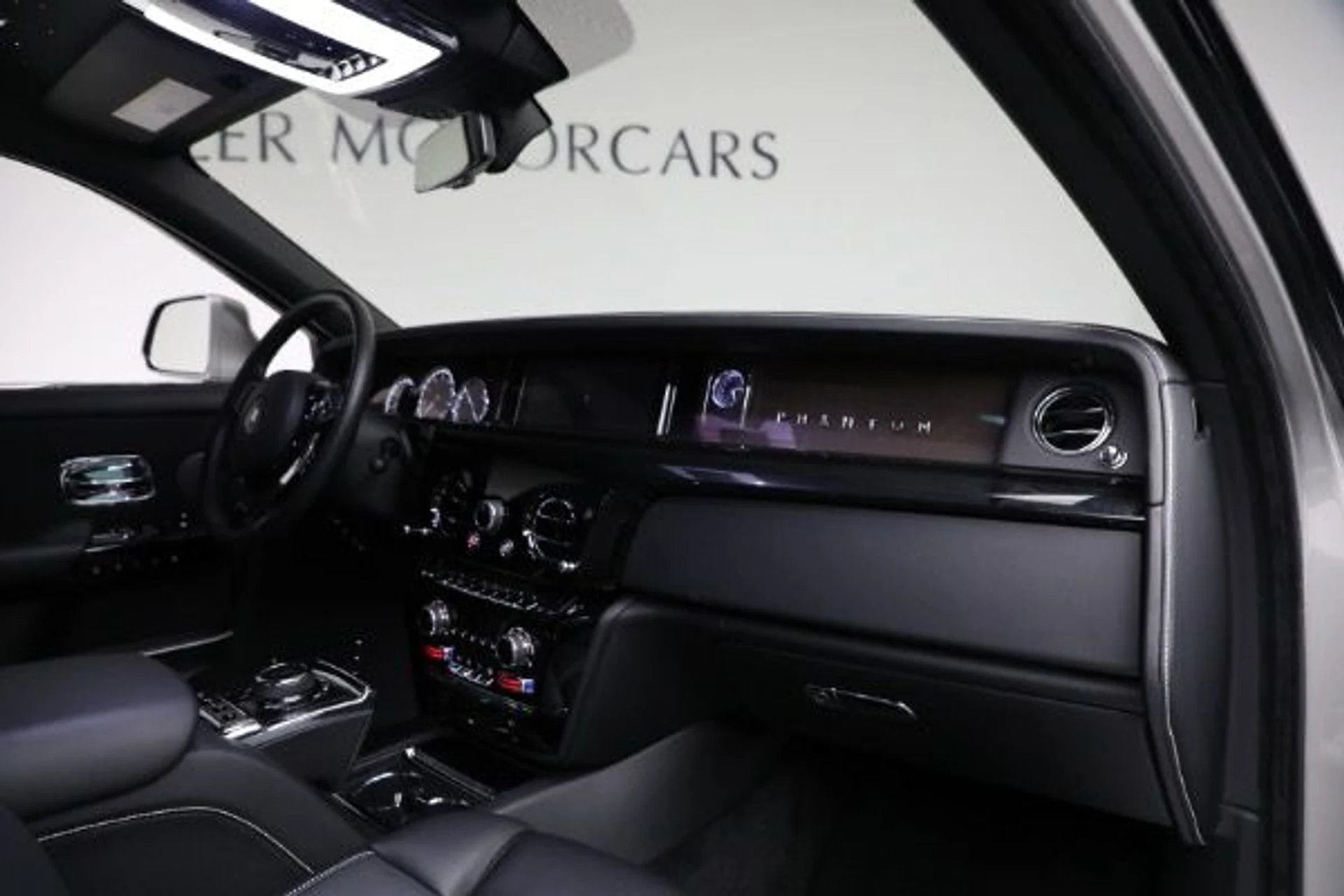 mph014_2591654452_Used_2023_Rolls_Royce_Phantom_dd2b0ebfc0