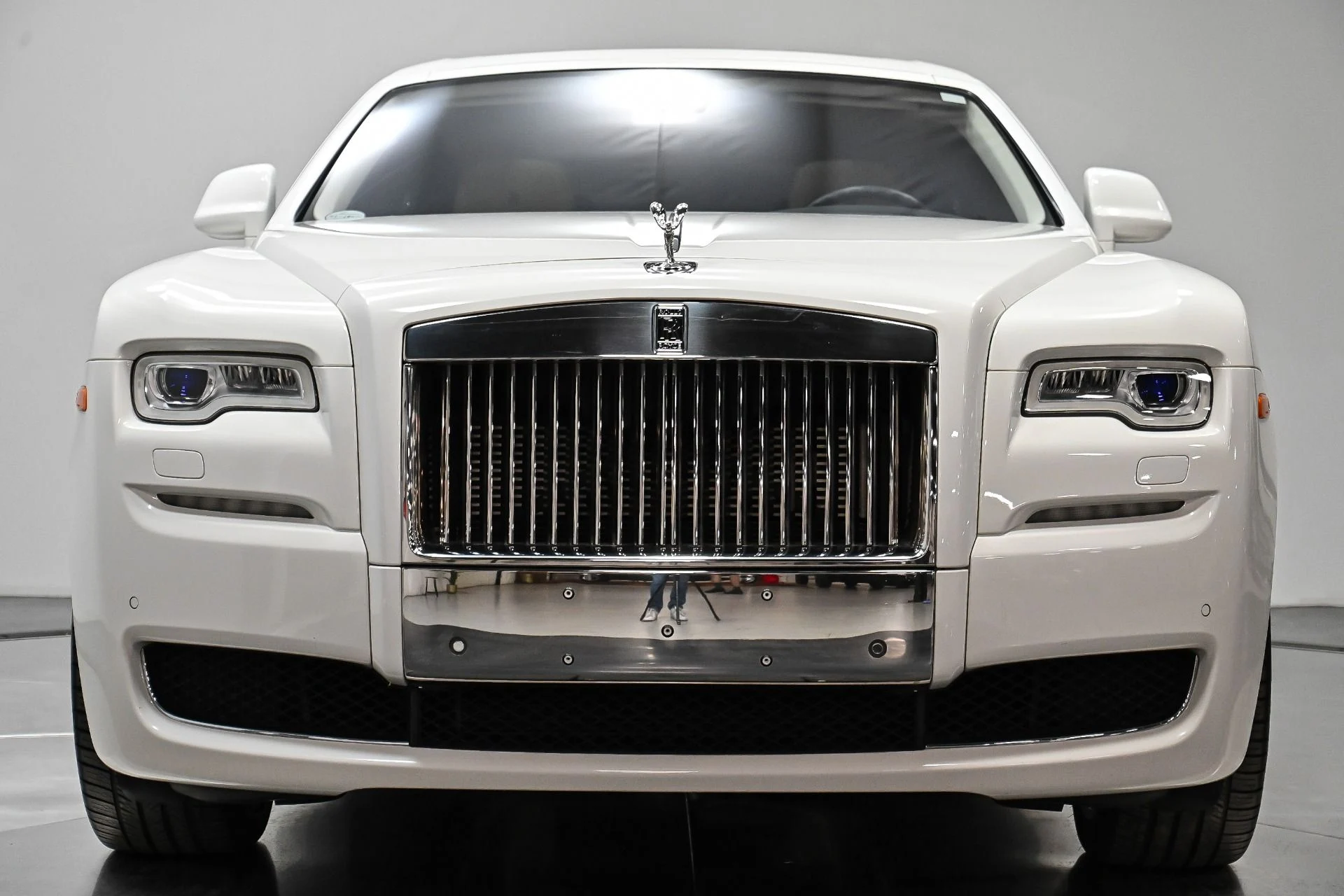 mph014_2596428248_Used_2017_Rolls_Royce_Ghost_1749695060_02f7e710b4