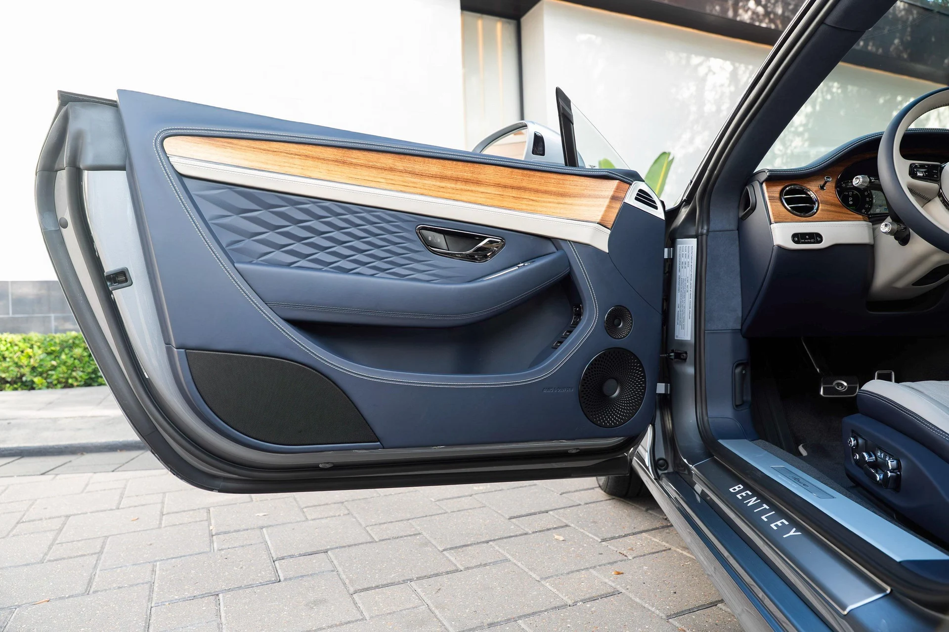 mph014_2599238086_470961998_691debec7425967942f2fec7_acdb9d9d9d