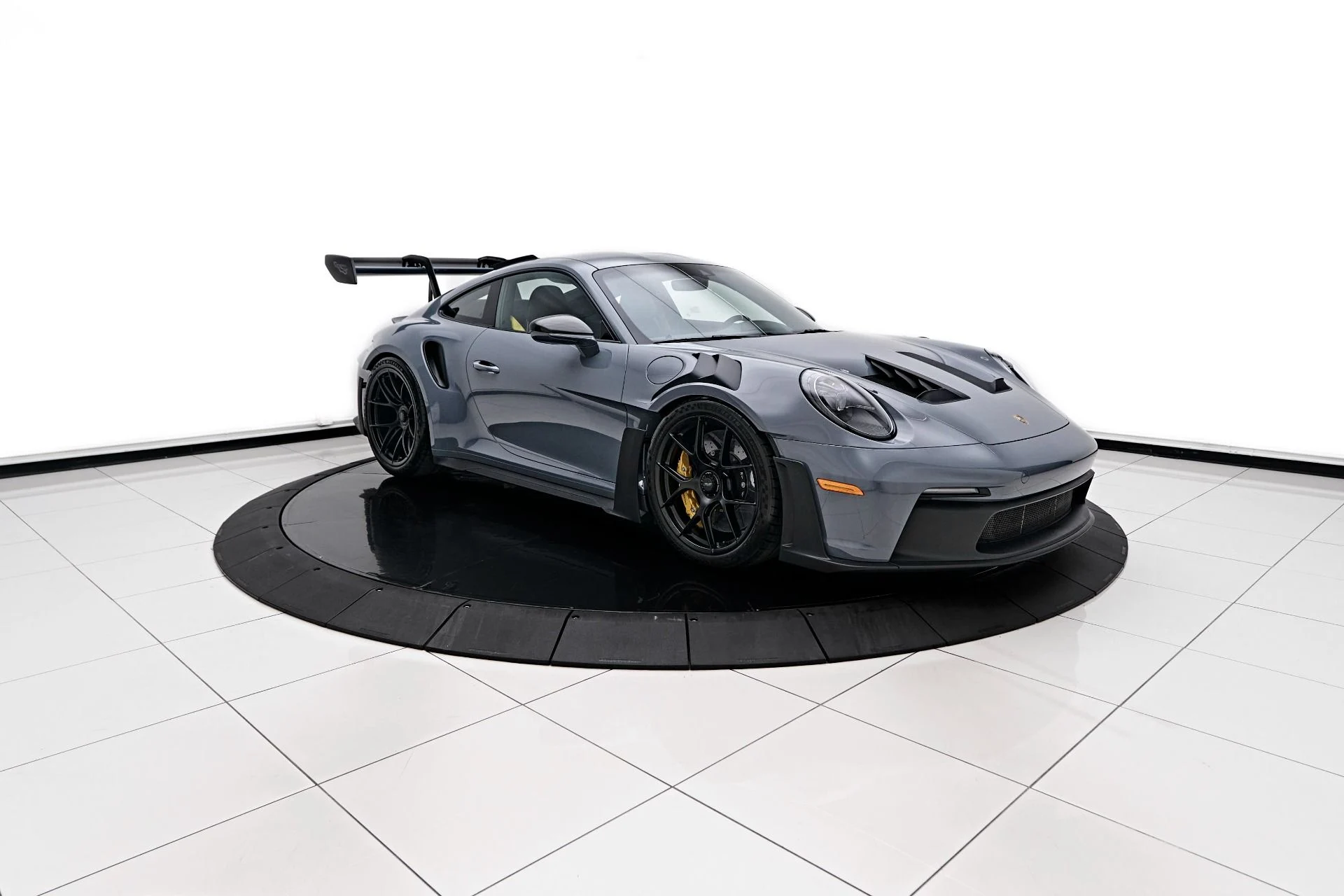 mph014_2604168759_Used_2024_Porsche_911_GT_3_RS_1717031598_ab162df3ee