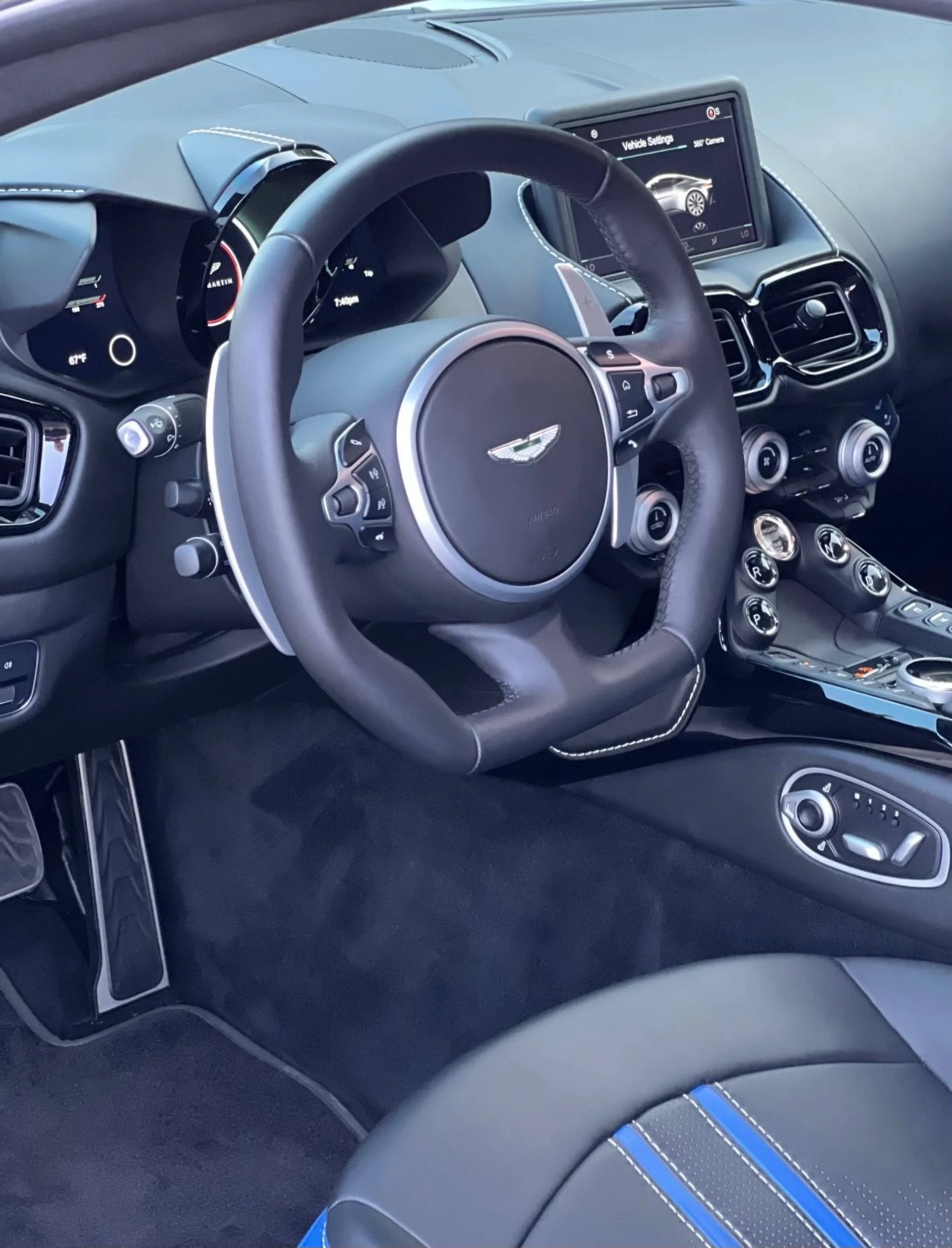 mph014_2609257031_Used_2021_Aston_Martin_Vantage_1753290756_8c564b2d76