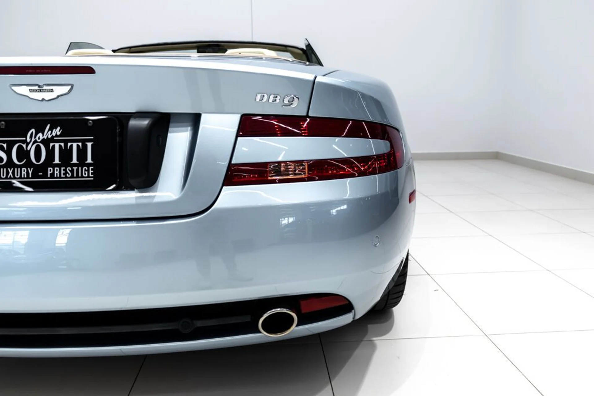mph014_2609852610_aston_martin_db9_2005_jpg_v_1754355020_b96f3a6e93