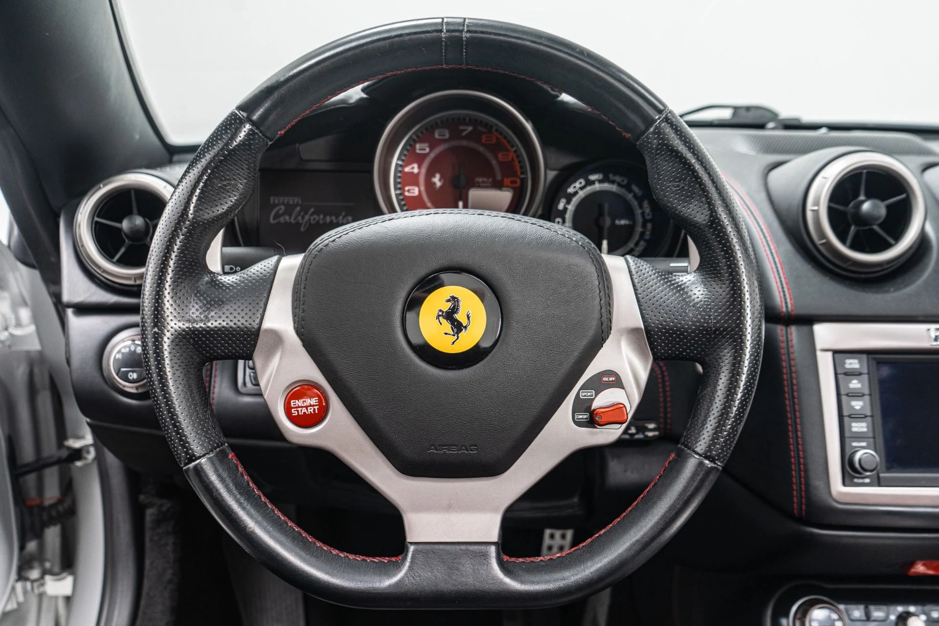 mph014_2615100669_Used_2013_Ferrari_California_1756329432_9d6944f38b