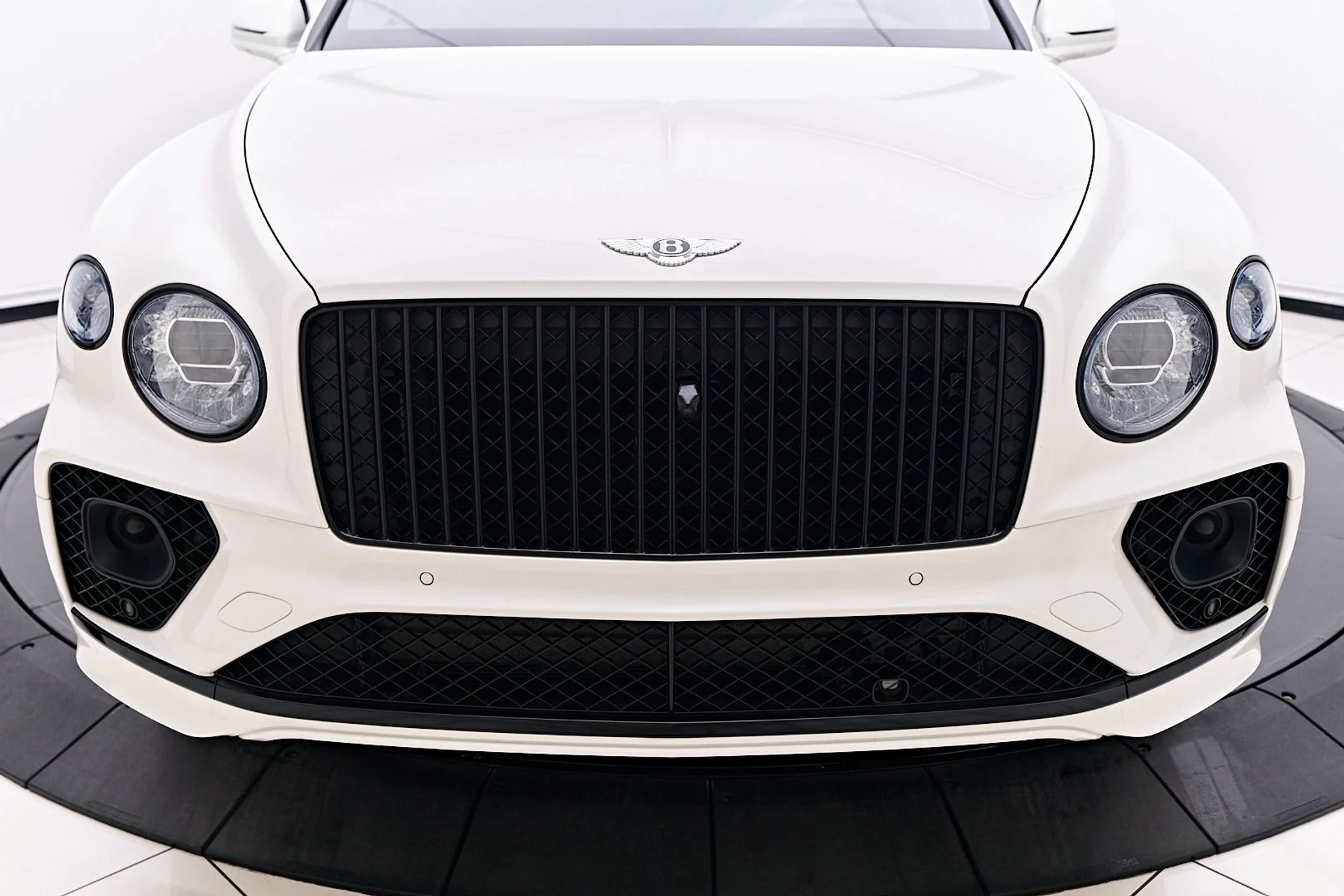 mph014_2618492314_Used_2023_Bentley_Bentayga_EWB_Azure_1745273088_30f5974418