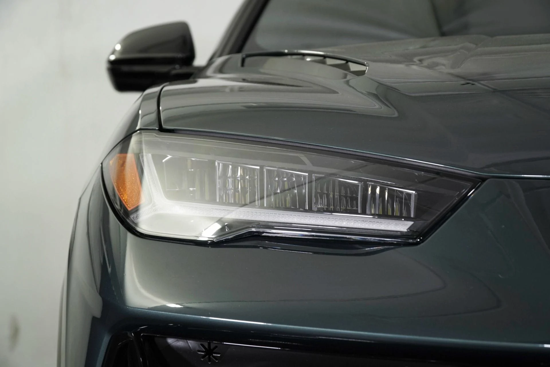 mph014_2624461706_Used_2023_Lamborghini_Urus_S_1774471795_dba4bd3255