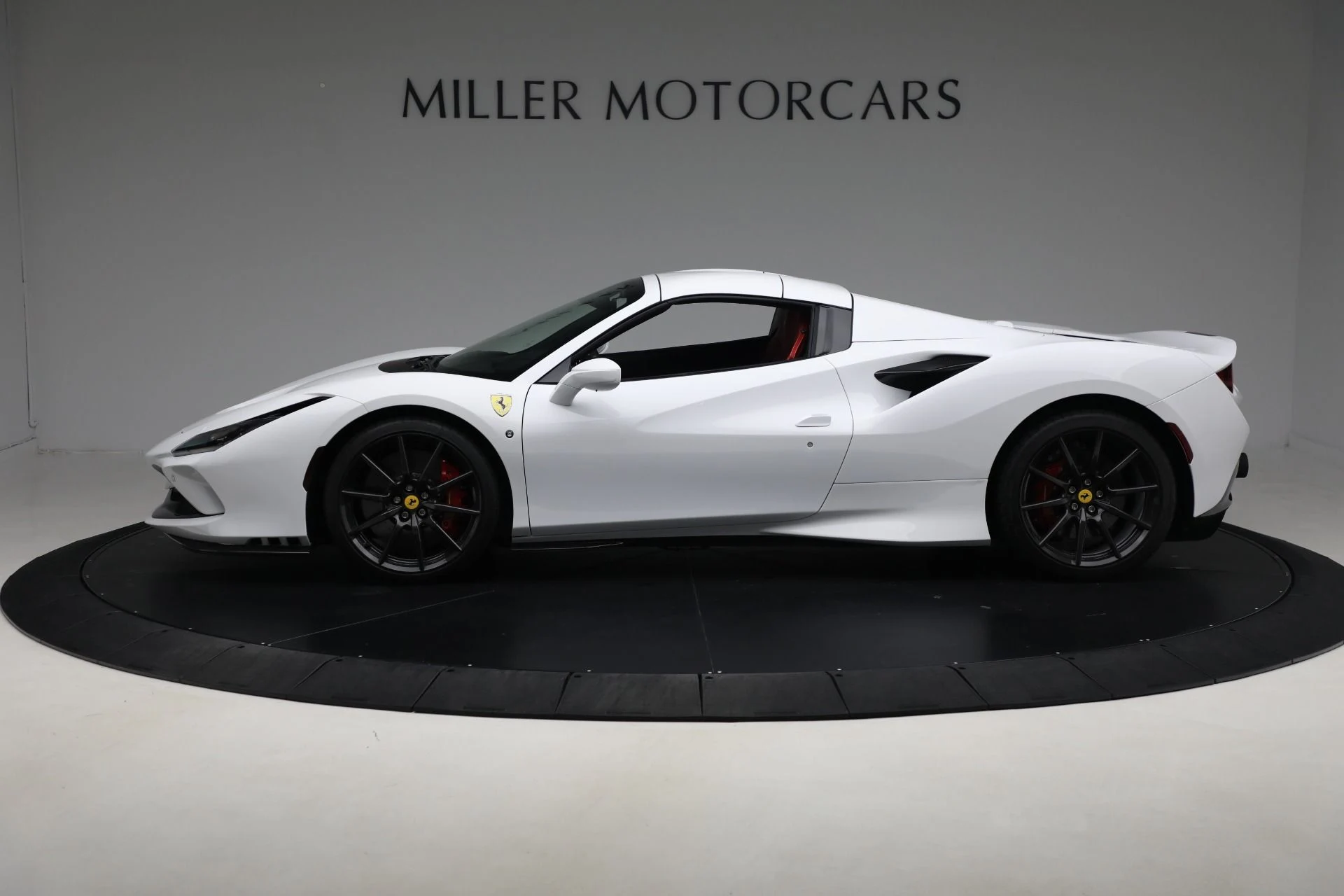 mph014_2624564885_Used_2023_Ferrari_F8_Spider_825776e5a2