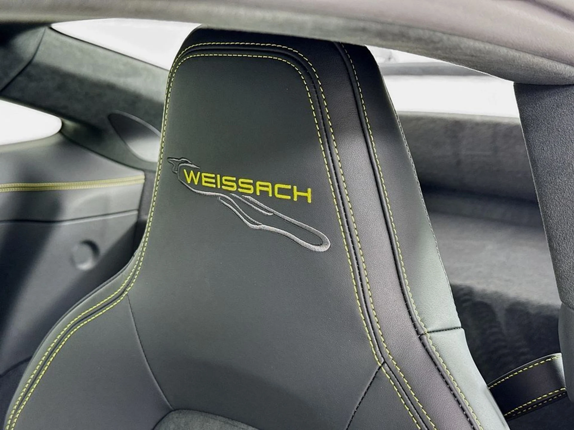 mph014_2629650687_104e60e0fbdc22b03f799ee4d4f7aa41x_14b8c8dc05