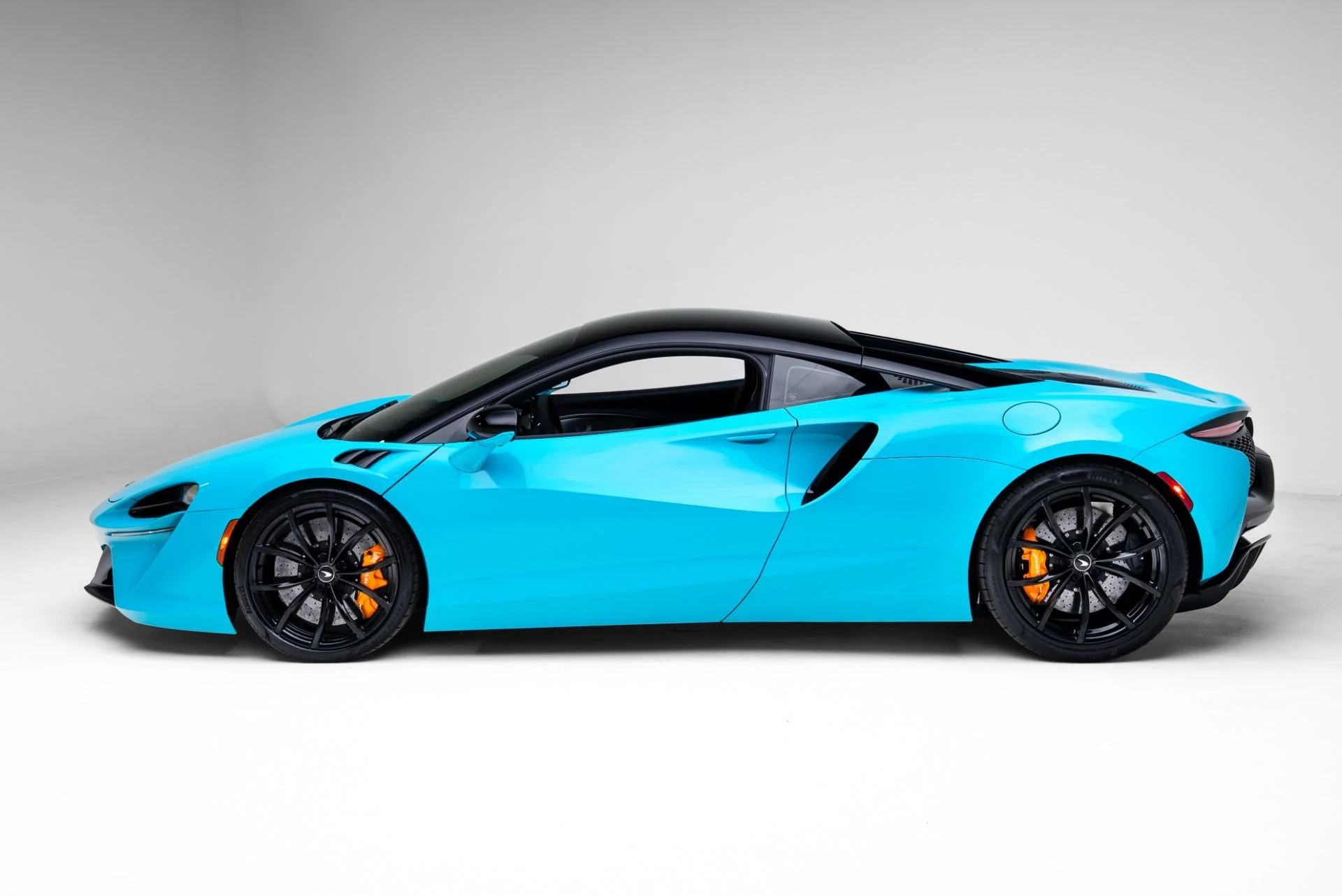 mph014_2631435876_Used_2023_Mc_Laren_Artura_1770682323_d05d94da5c