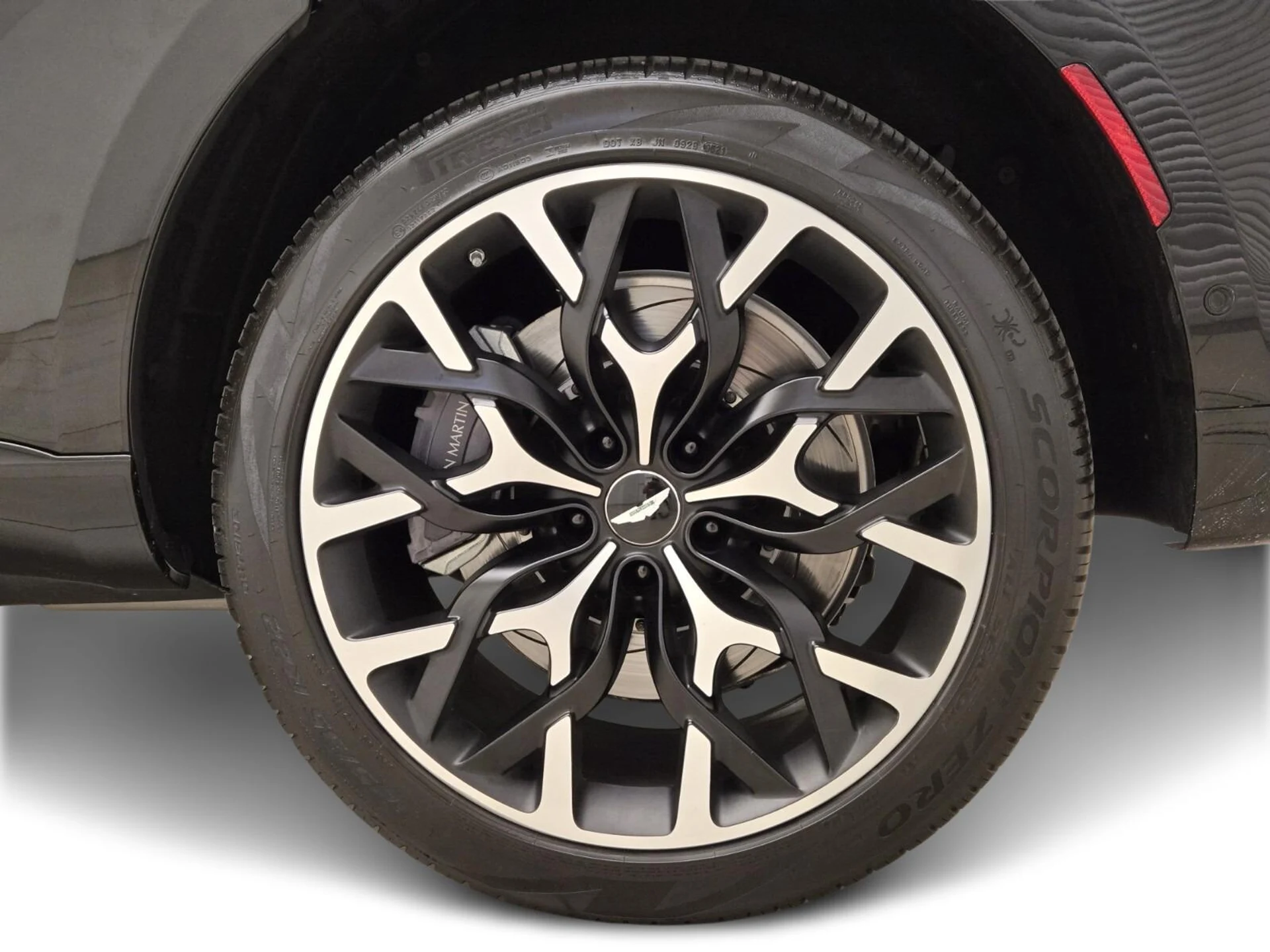 mph014_2634528173_Used_2021_Aston_Martin_DBX_1755328512_e8e1495539