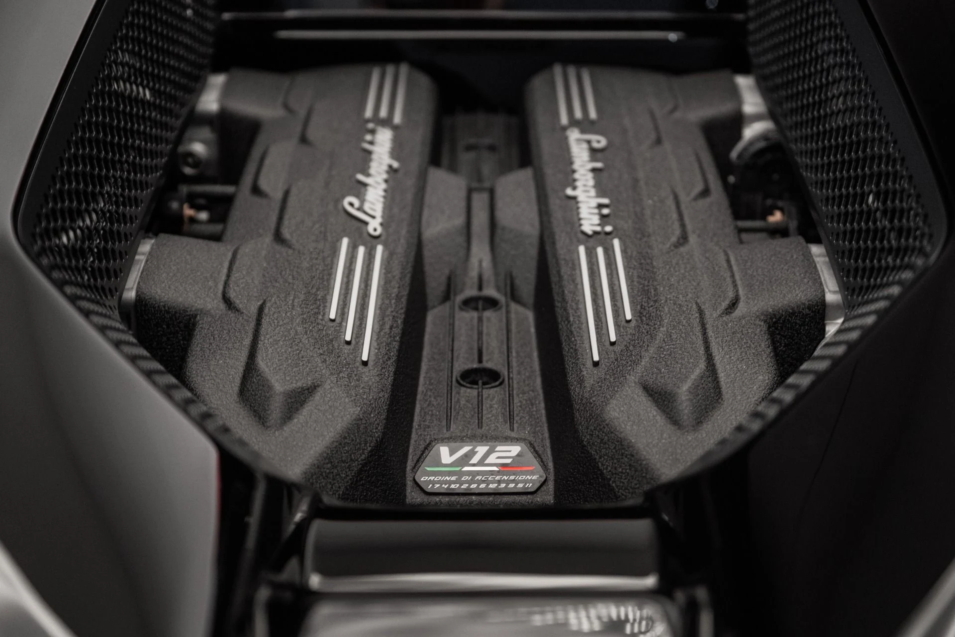 mph014_263467875_Used_2024_Lamborghini_Revuelto_1754711013_42b29030eb
