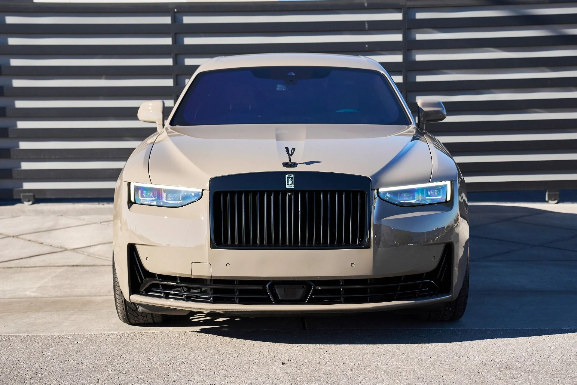 mph014_2635144177_Used_2025_Rolls_Royce_Ghost_Base_1769721155_a549ce9042