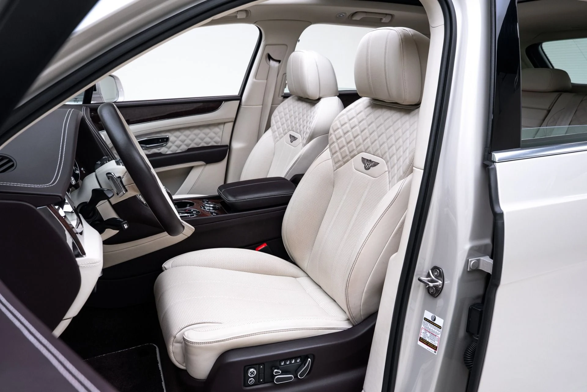 mph014_2635806046_Used_2021_Bentley_Bentayga_V8_1774990523_f76b138704