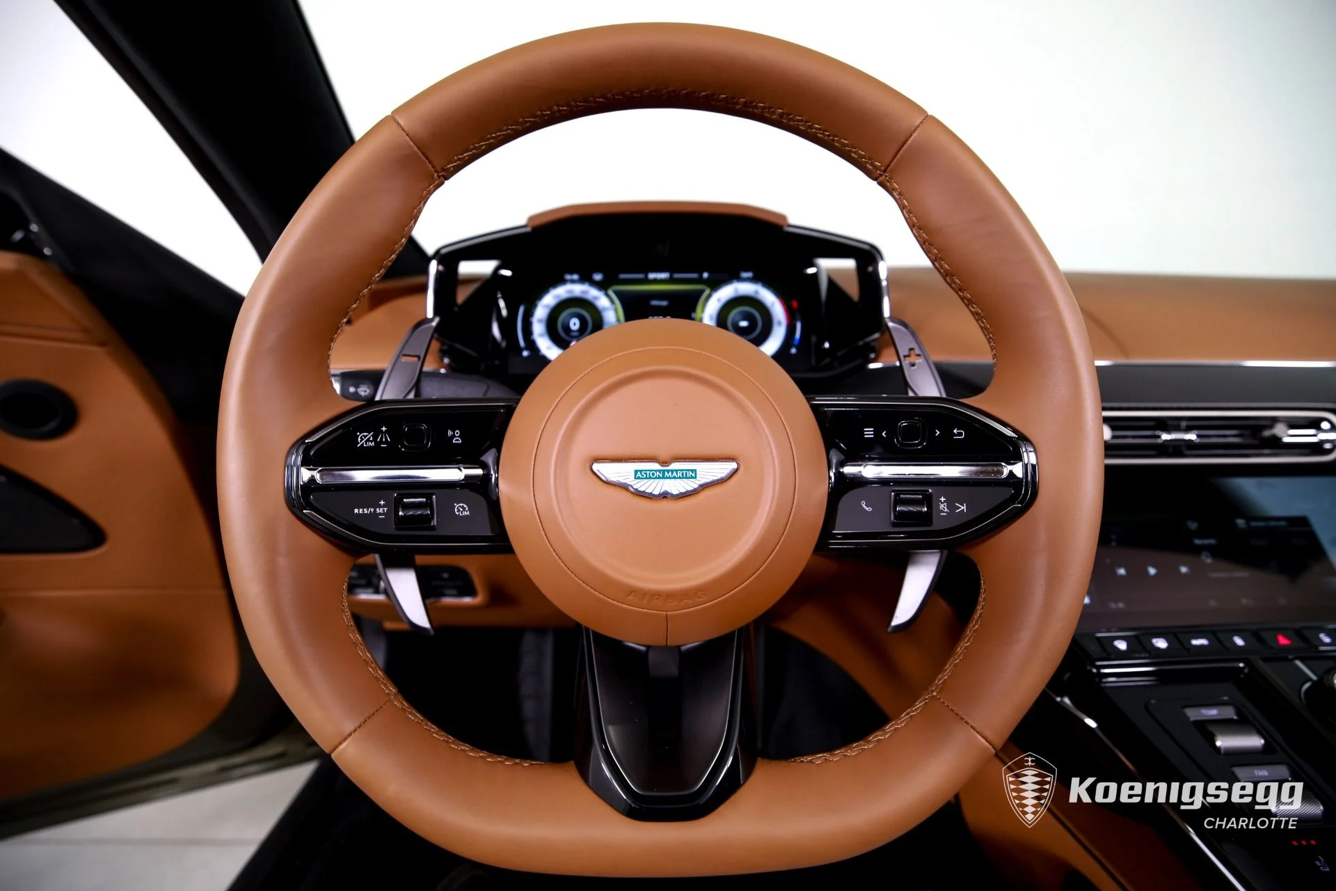 mph014_2636116702_Used_2026_Aston_Martin_Vantage_S_Roadster_1782838317_f5bd09d37c