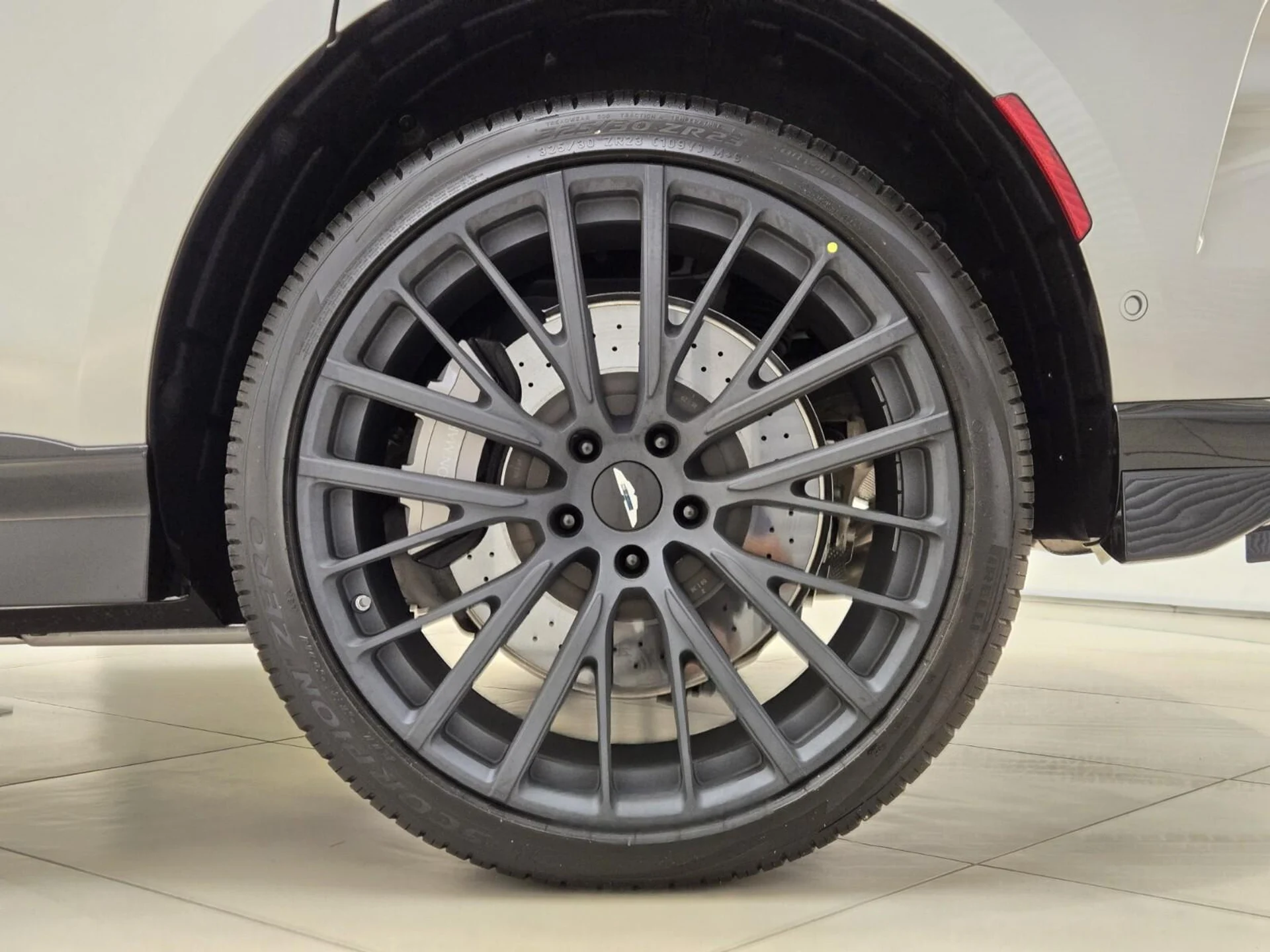 mph014_2636714730_New_2025_Aston_Martin_DBX_707_1753162756_fde5c11d16