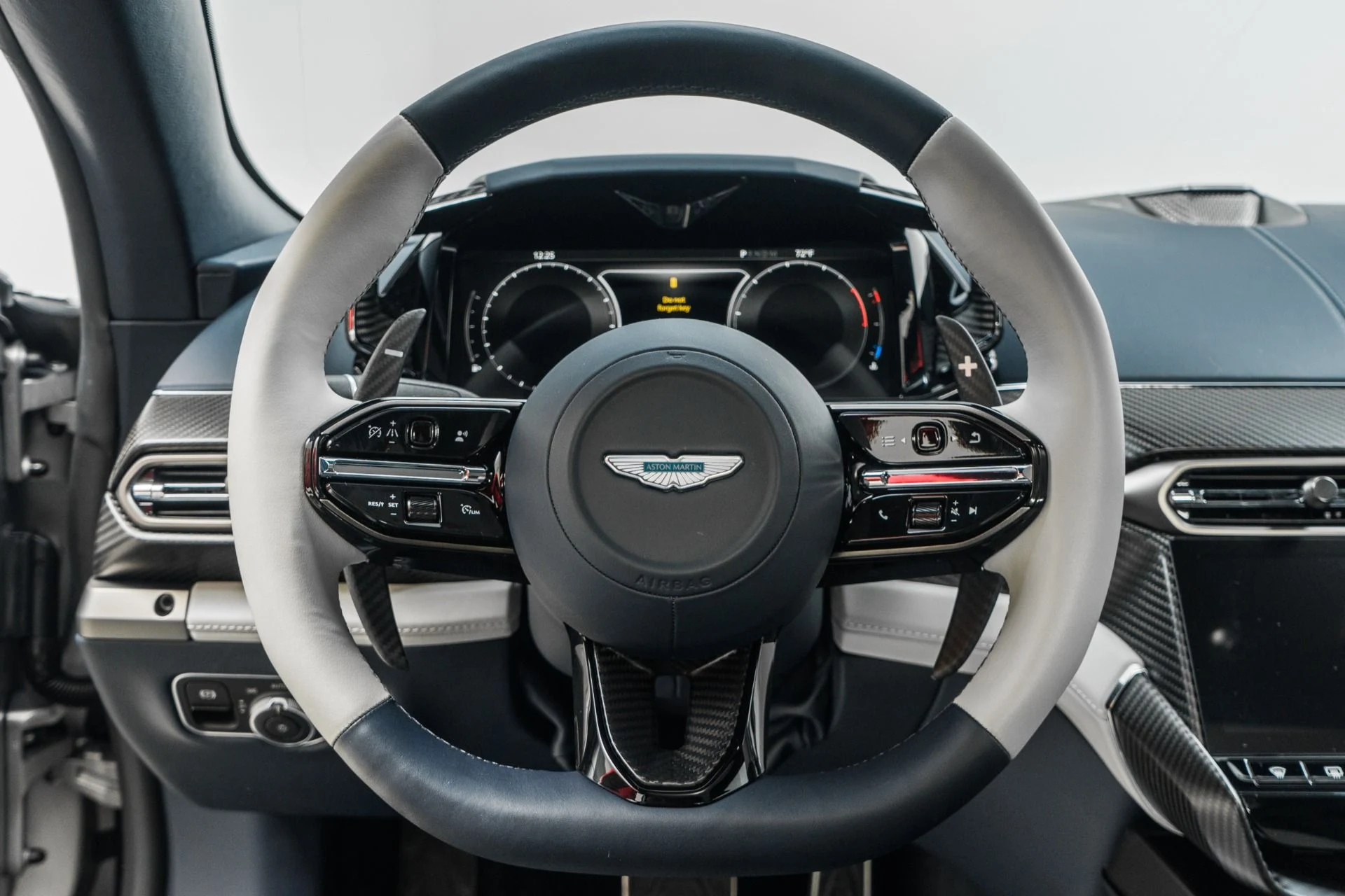 mph014_2637175209_Used_2025_Aston_Martin_Vanquish_552_K_MSRP_Titanium_Exhaust_Interior_Carbon_Pack_1772060483_36fd282204