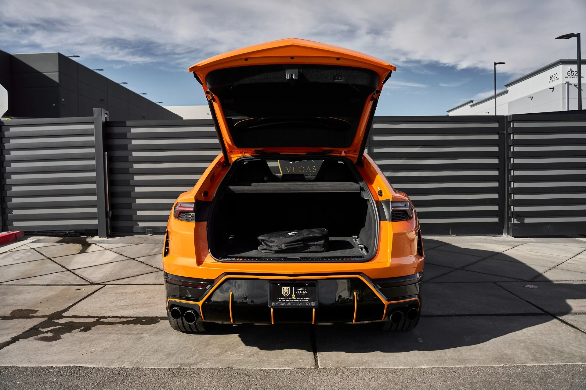 mph014_2641265257_Used_2025_Lamborghini_Urus_SE_1763676988_ce2078b331