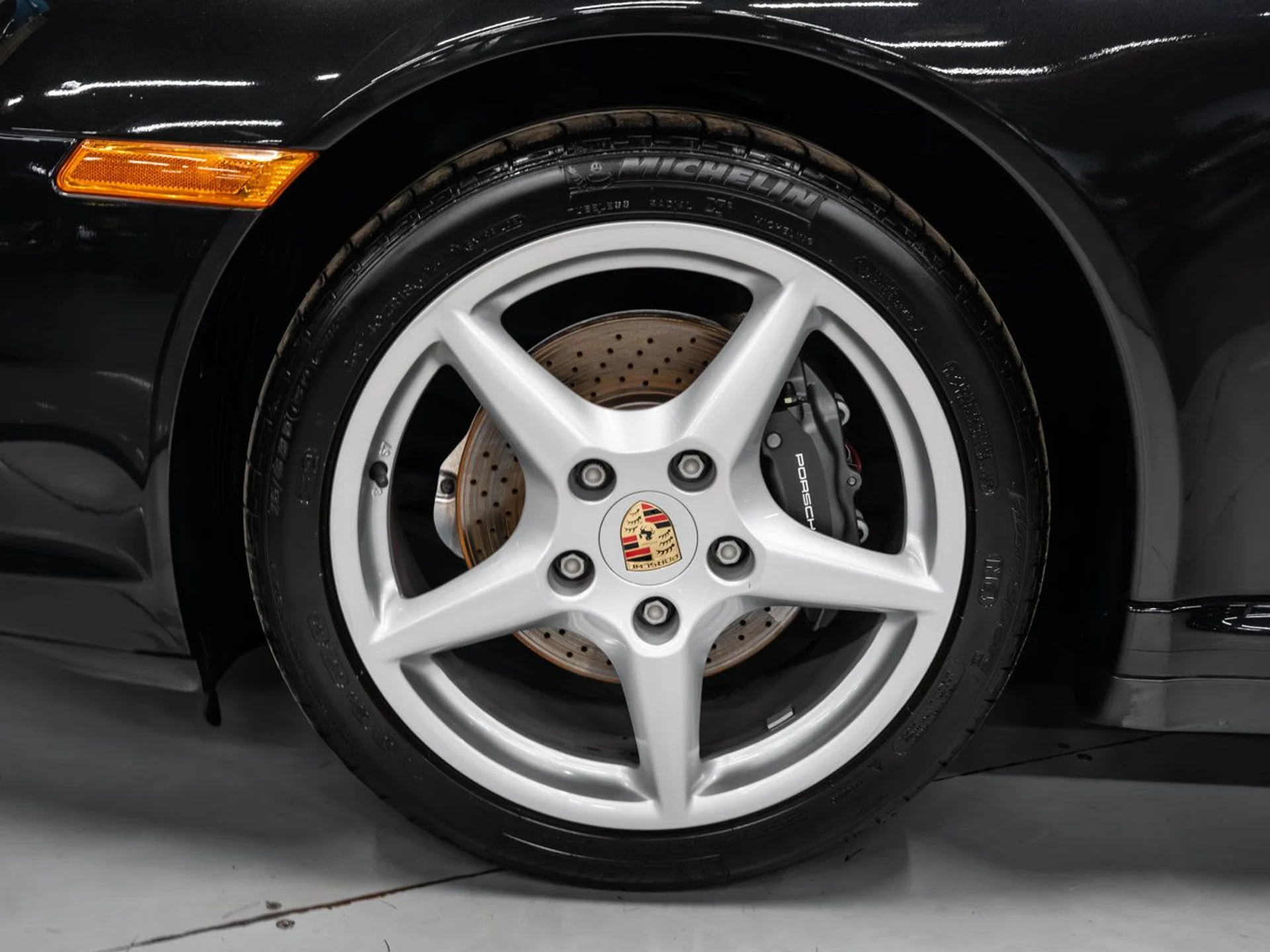 mph014_264456310_porsche_911_2006_50af3a8db4