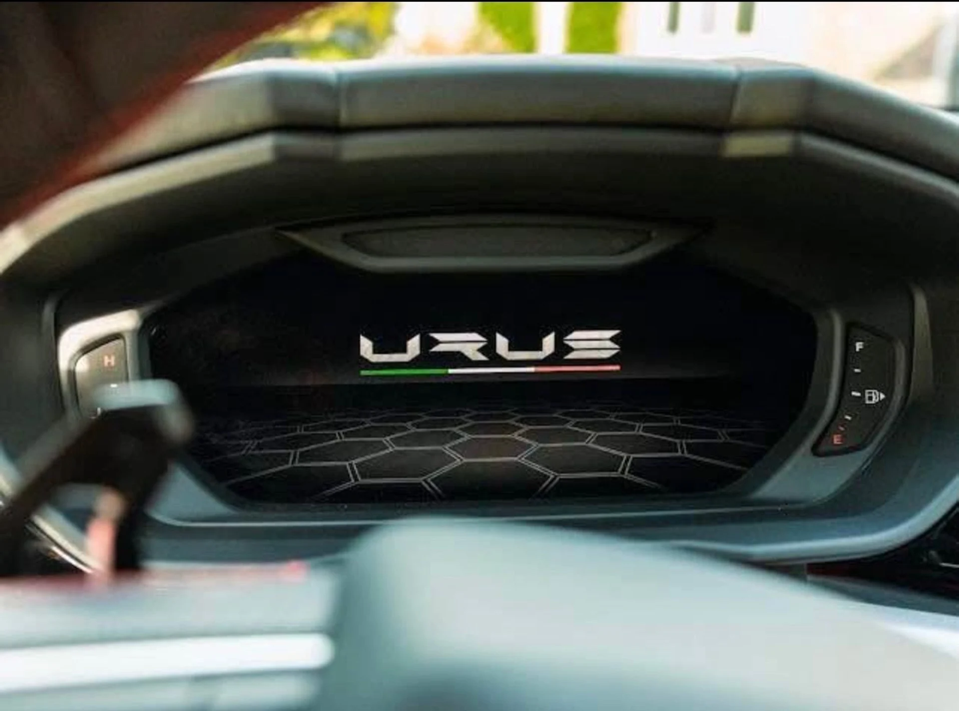 mph014_2645310216_Used_2020_Lamborghini_Urus_1757017020_dc7610491f