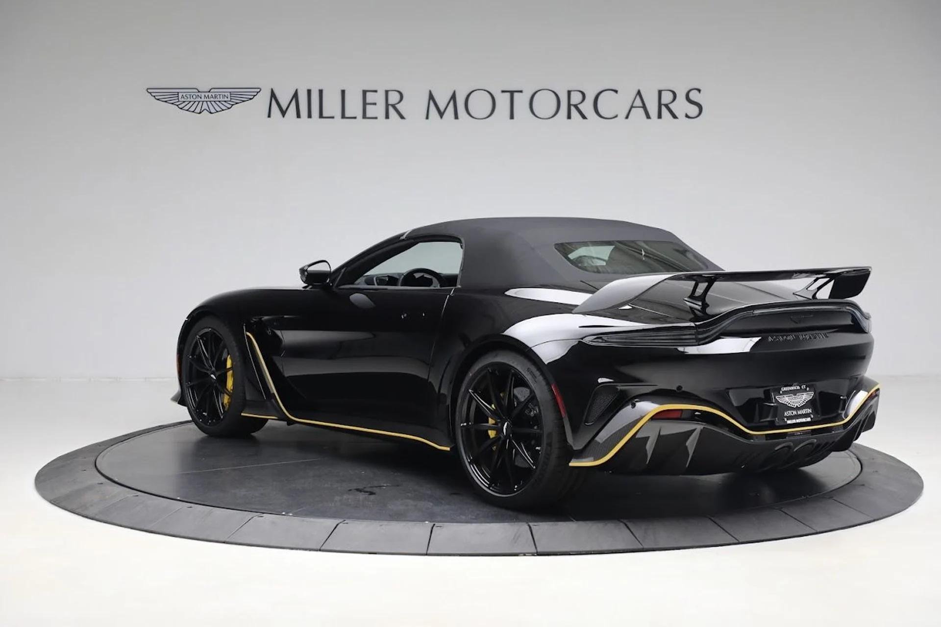 mph014_264617153_Used_2023_Aston_Martin_Vantage_V12_1687444772_fb8f5a5c99