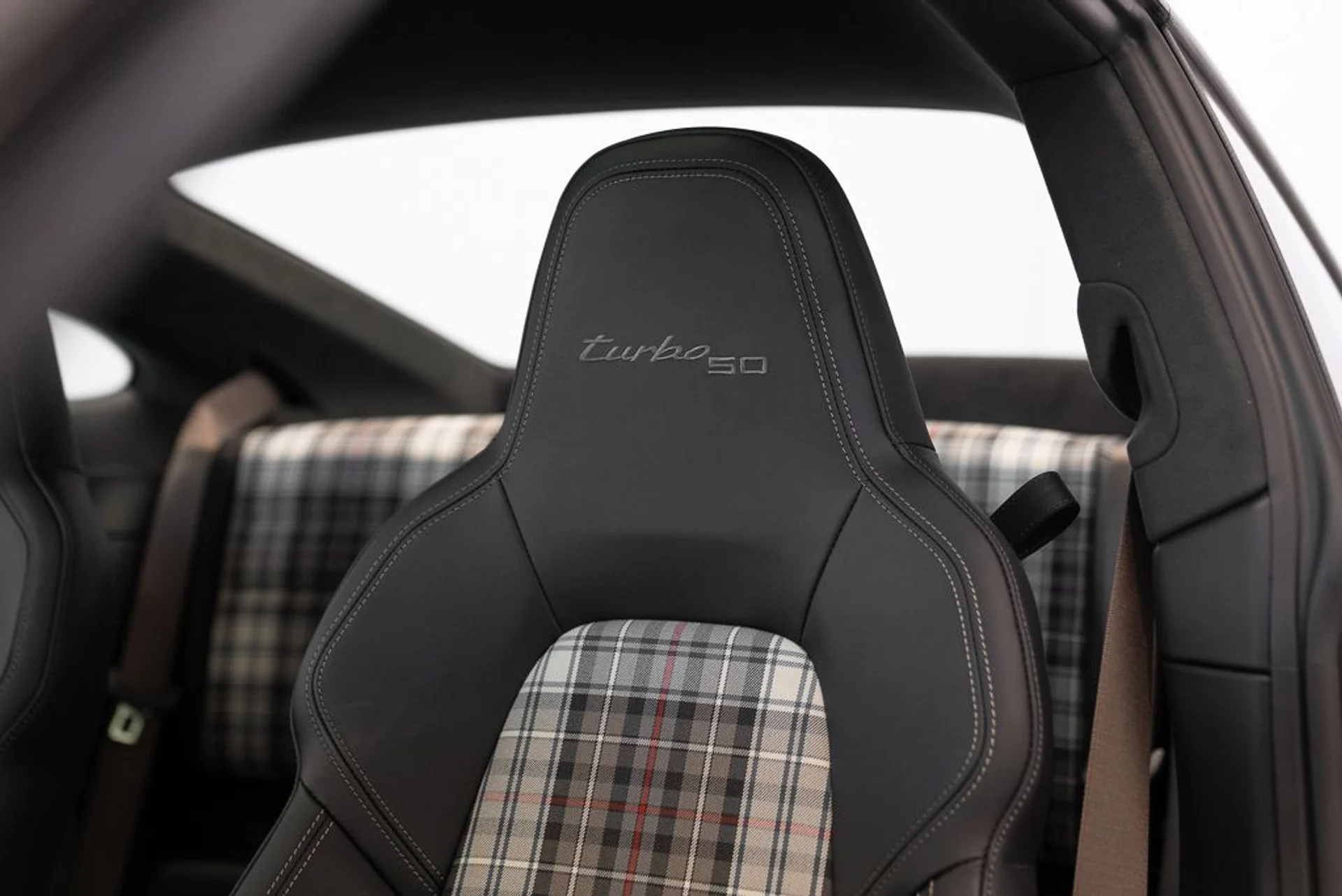 mph014_2653314325_porsche_911_2025_jpg_v_1774622497_26110de14f