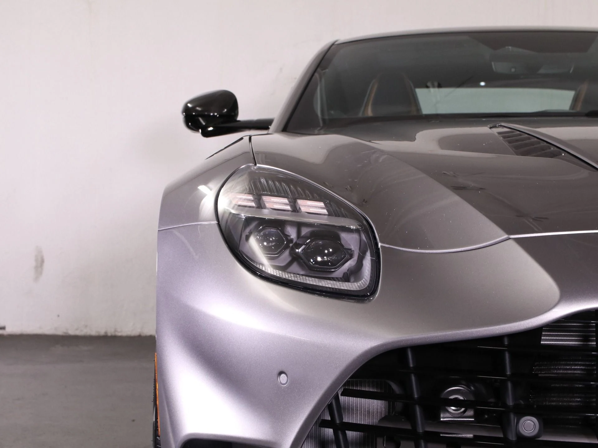 mph014_2655068354_New_2025_Aston_Martin_Vanquish_V12_1742253092_2fea4247ff