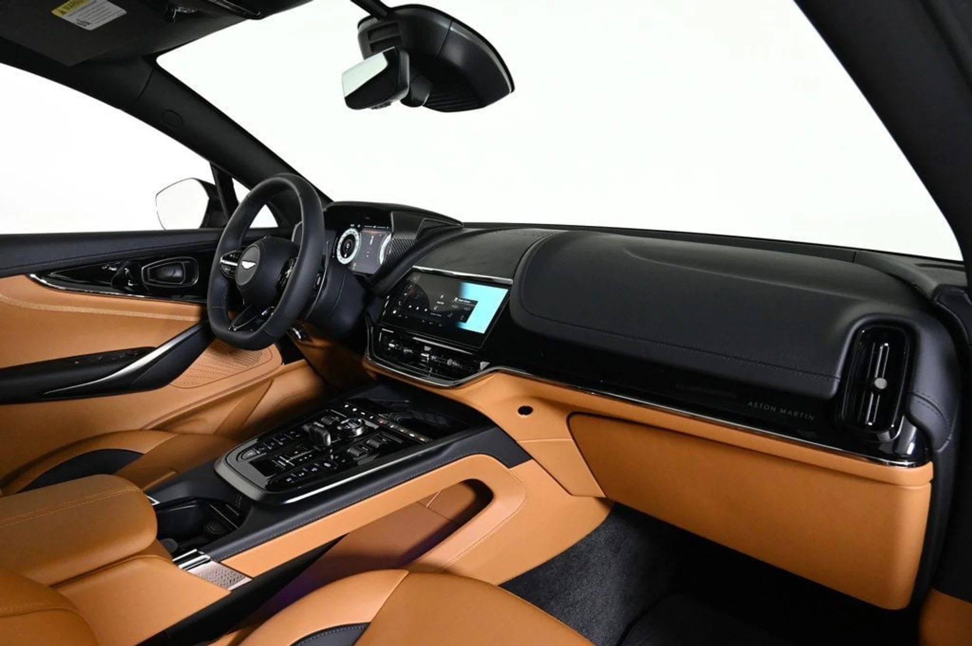 mph014_2660820145_new_2025_aston_martin_dbx_707awd_11350_22901313_14_1024_9fe18b8591
