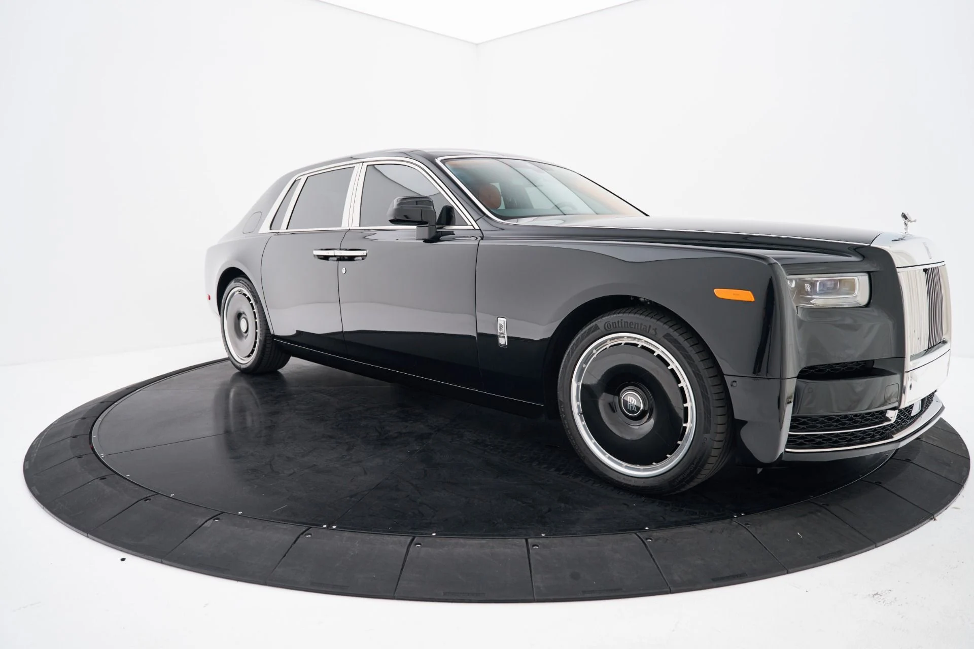 mph014_2663581251_Used_2026_Rolls_Royce_Phantom_Base_1792609421_5ac58772ba