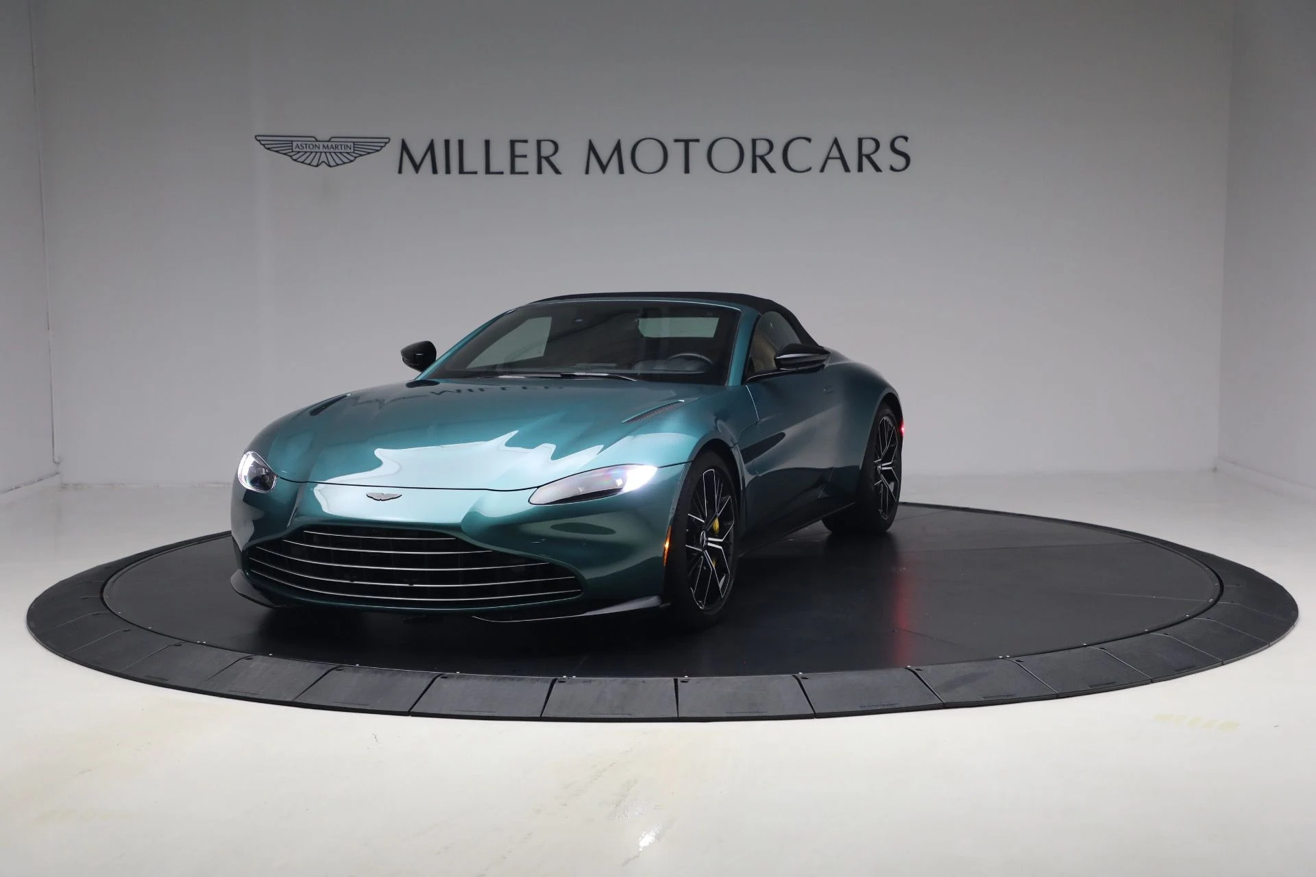 mph014_2663640065_Used_2023_Aston_Martin_Vantage_V8_1791917155_0a62736610