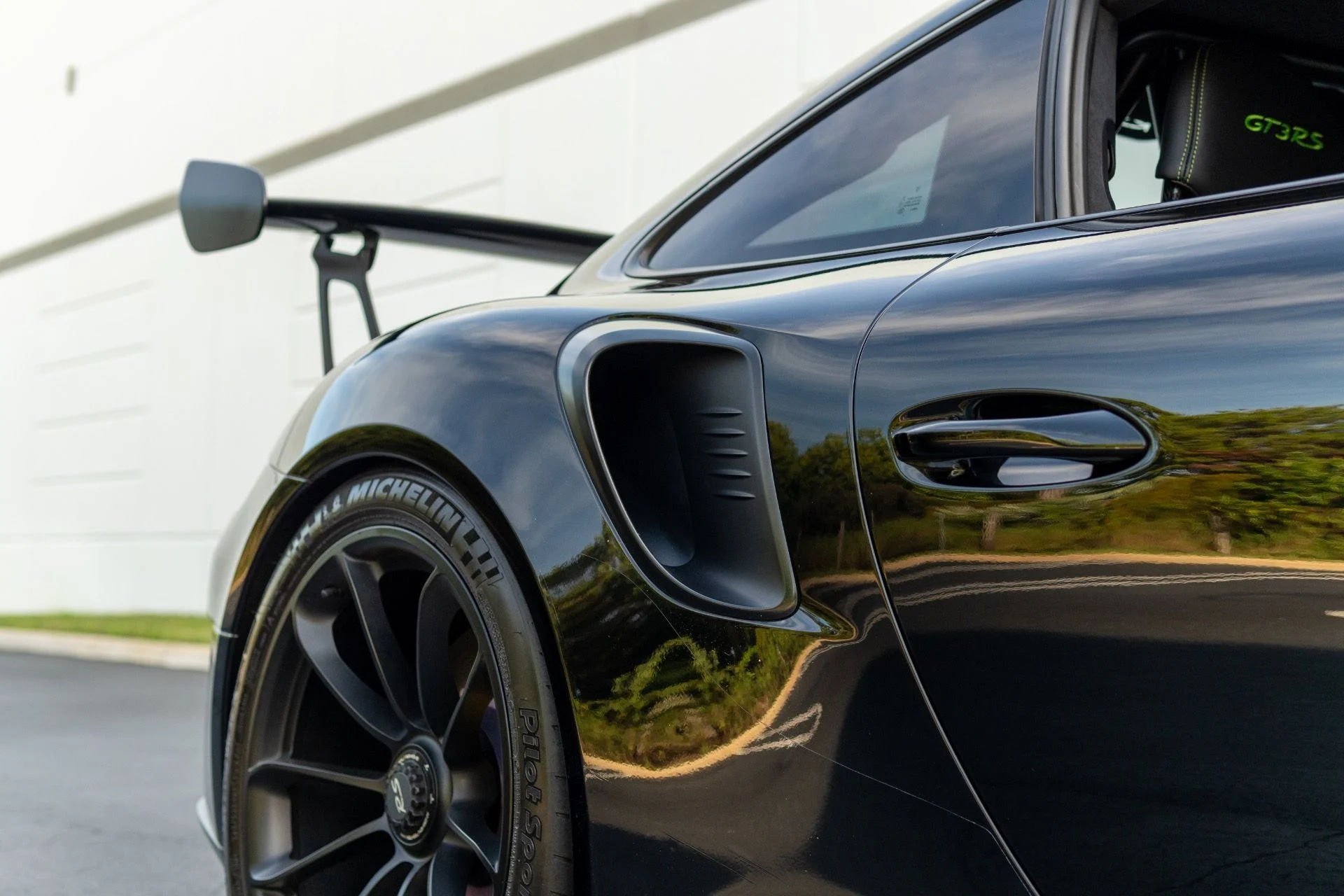 mph014_2666659935_Used_2019_Porsche_911_GT_3_RS_1765832694_bebe138b0d