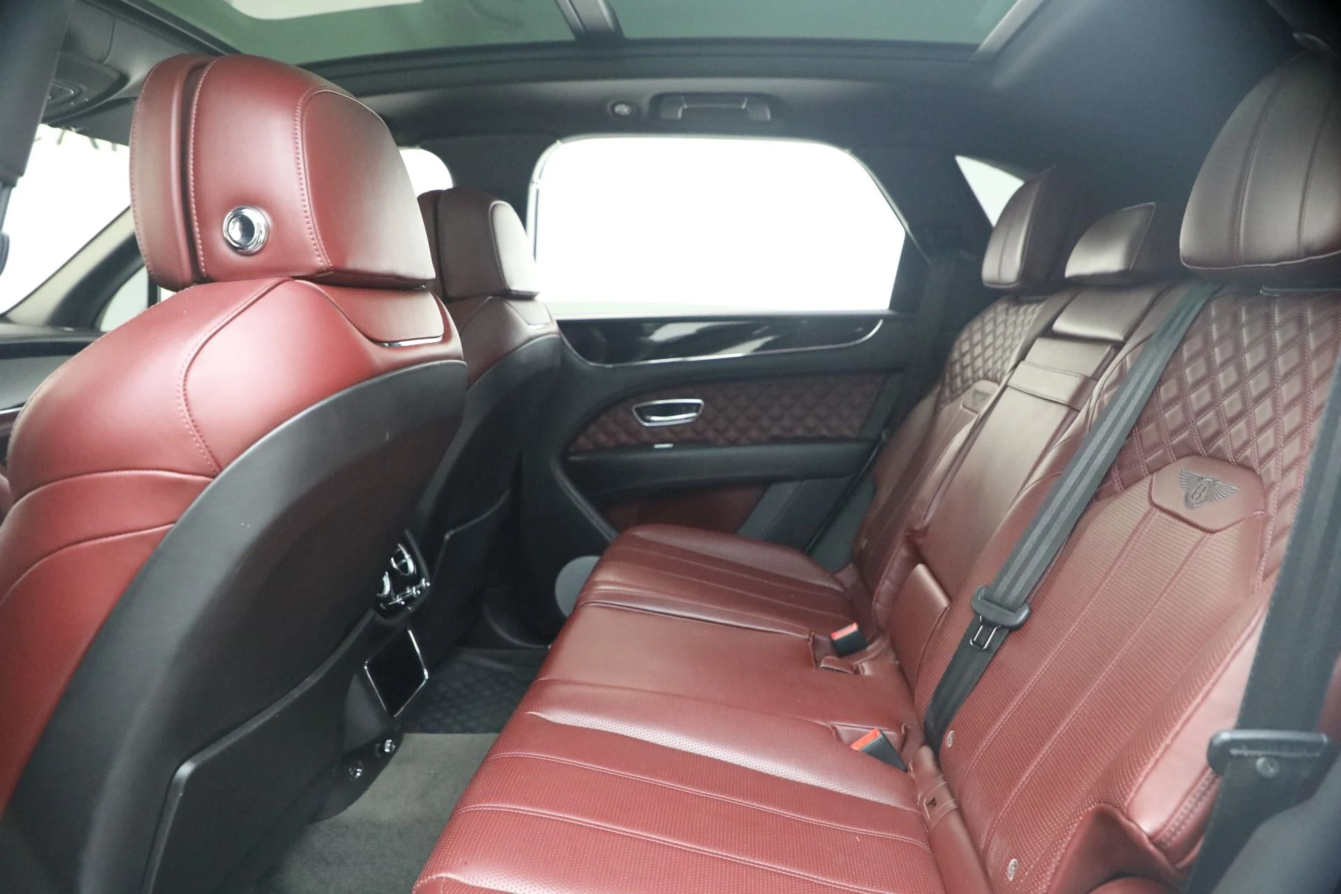 mph014_2668274289_Used_2021_Bentley_Bentayga_V8_1770336382_fcc858148f