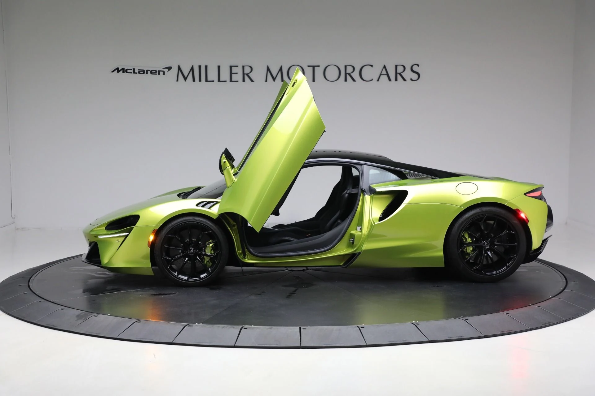 mph014_2670303828_Used_2024_Mc_Laren_Artura_Performance_0e1e73d180