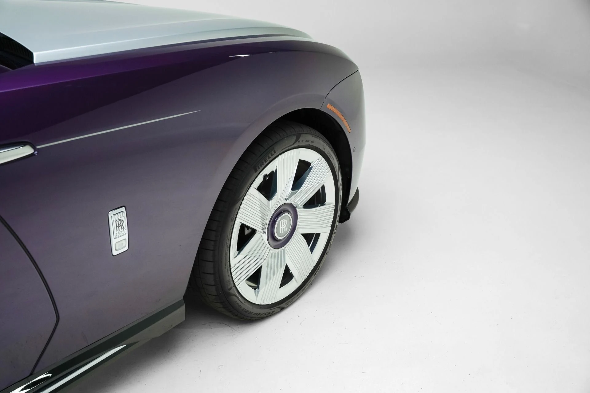 mph014_2670662122_Used_2024_Rolls_Royce_Spectre_1781198065_aa0c9dba2d