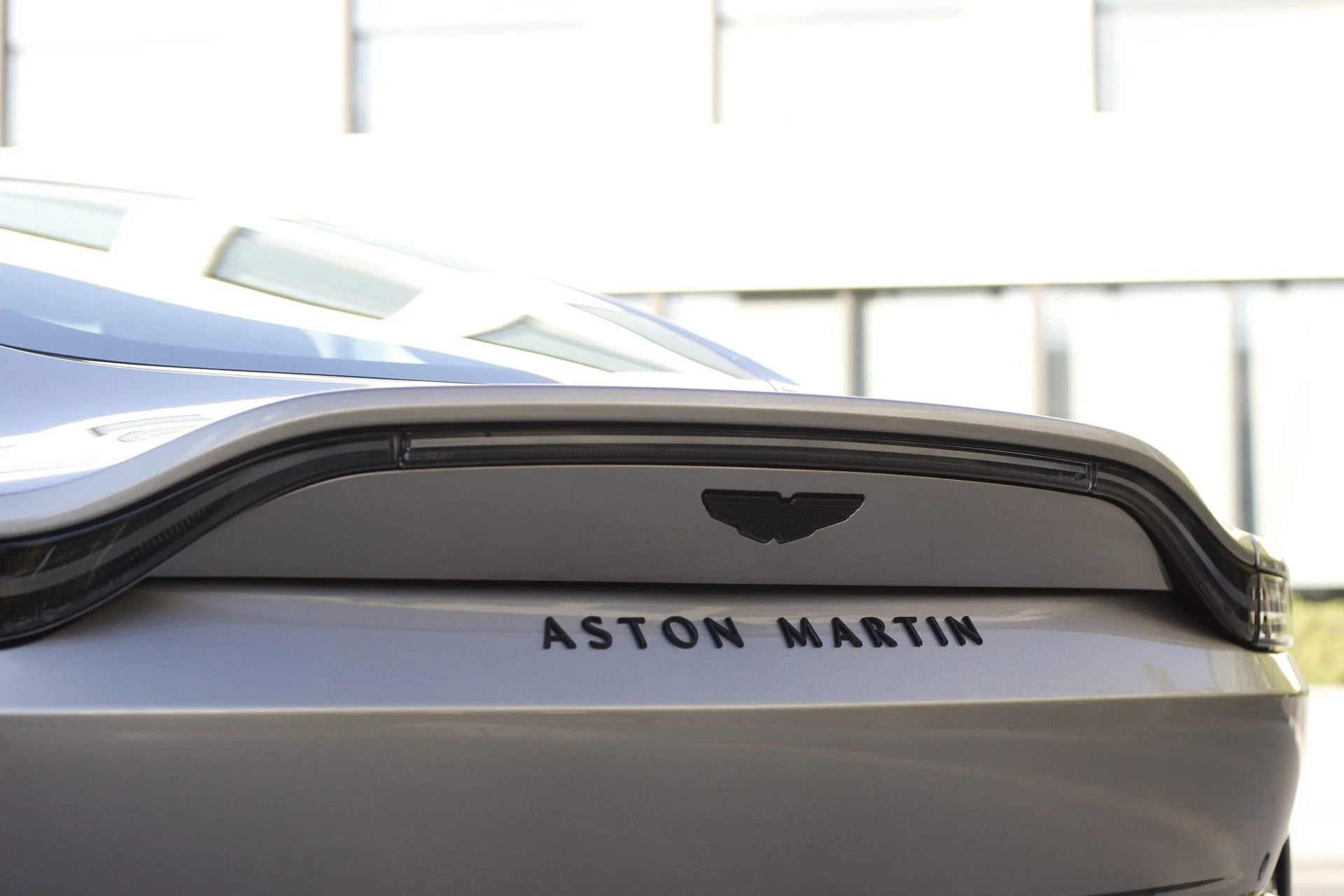 mph014_2670723405_Used_2025_Aston_Martin_Vantage_1788306654_df60c2189d