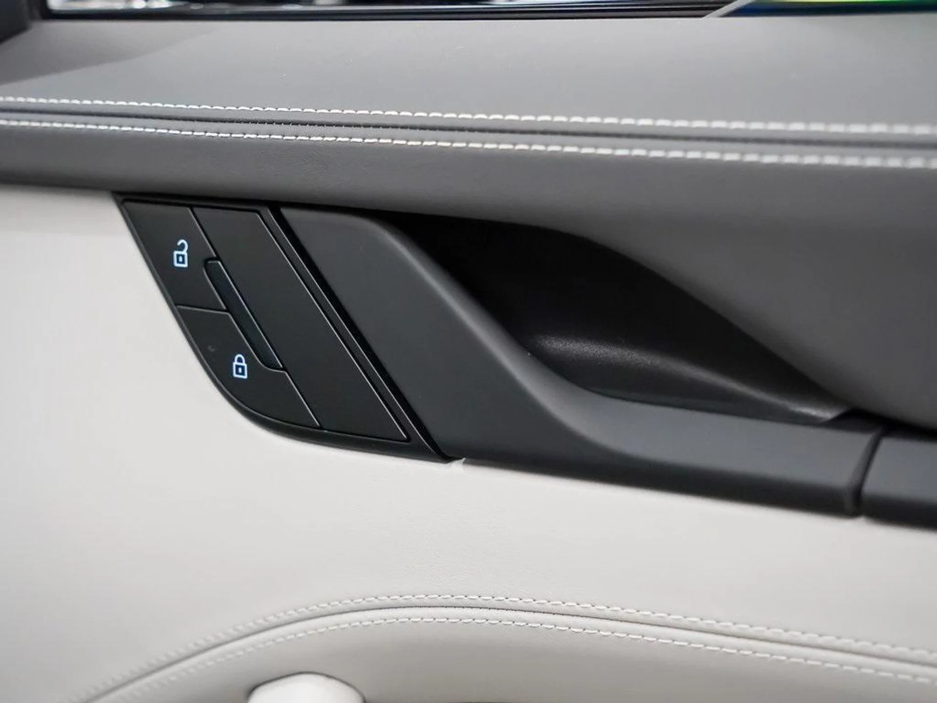 mph014_2671854680_s_X_Vg0hg7lmf_M_Lp_P5w_QJ_Vp8_ZH_T0_ddb93f435d